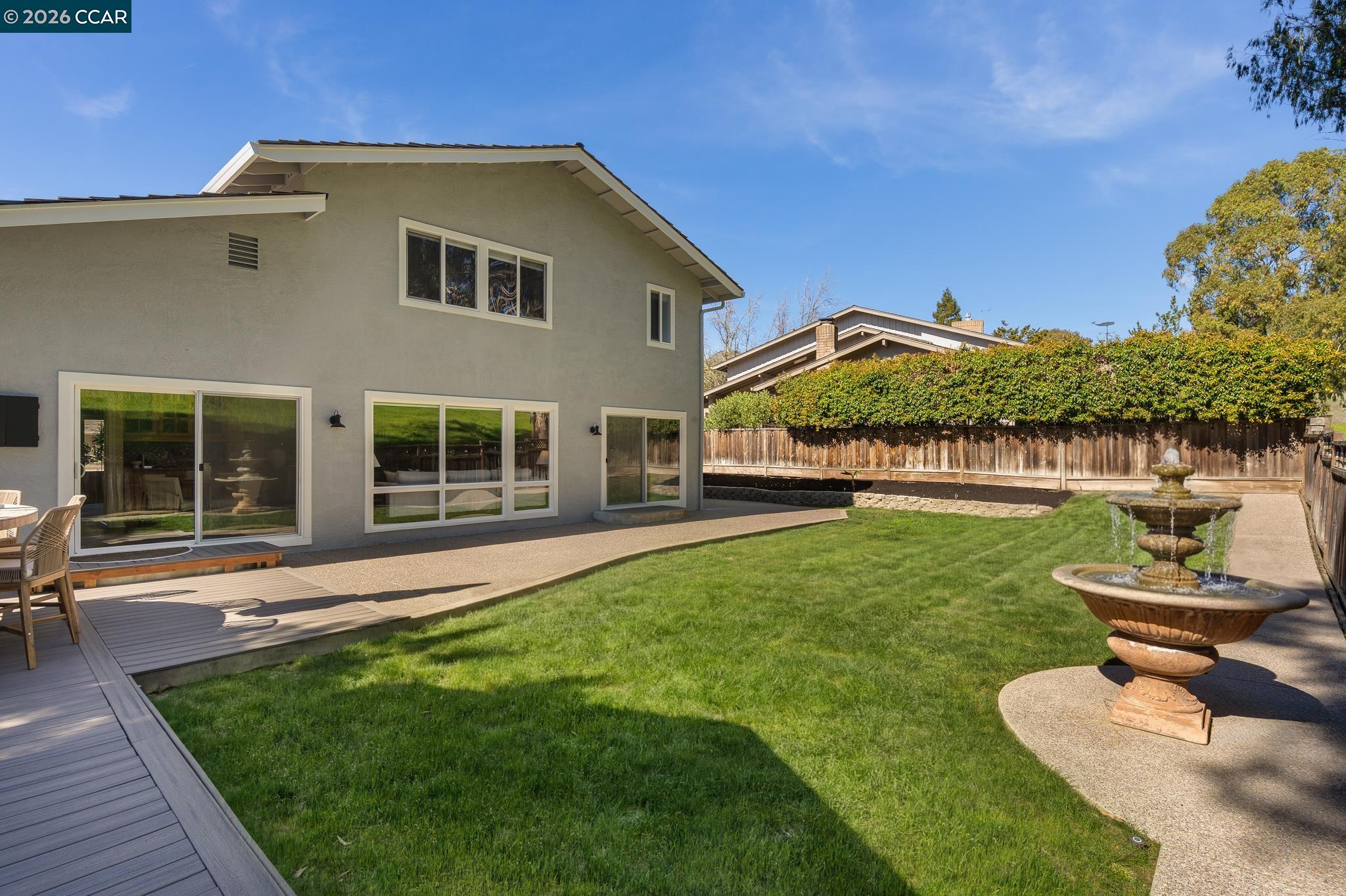 855 Columbine Ct