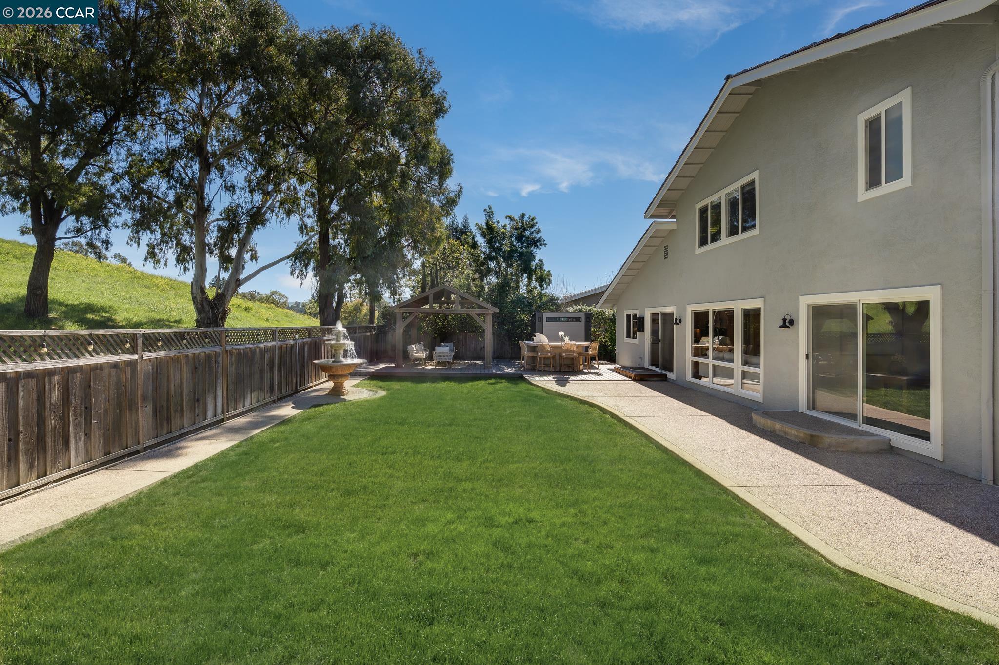 855 Columbine Ct