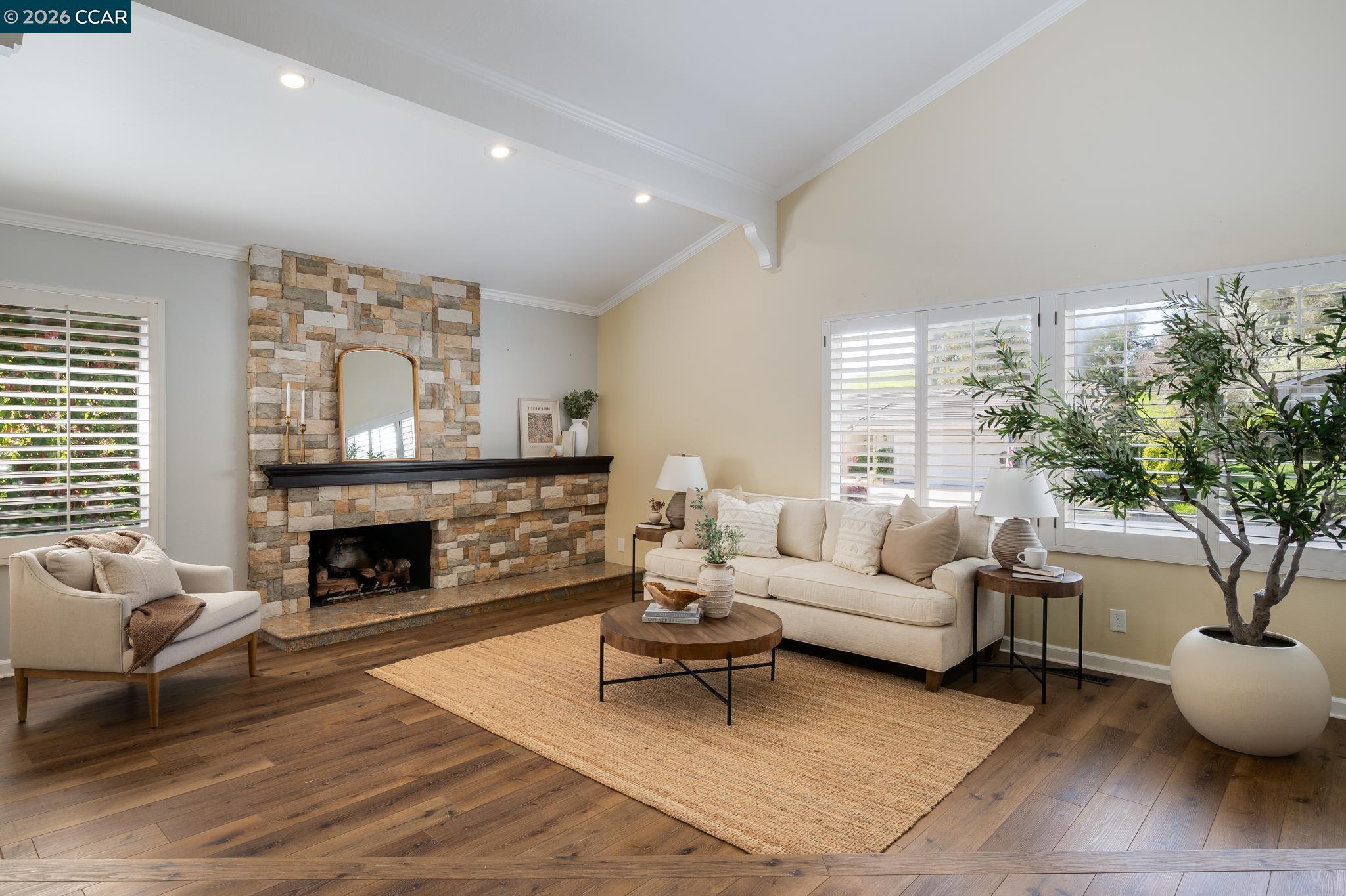 855 Columbine Ct