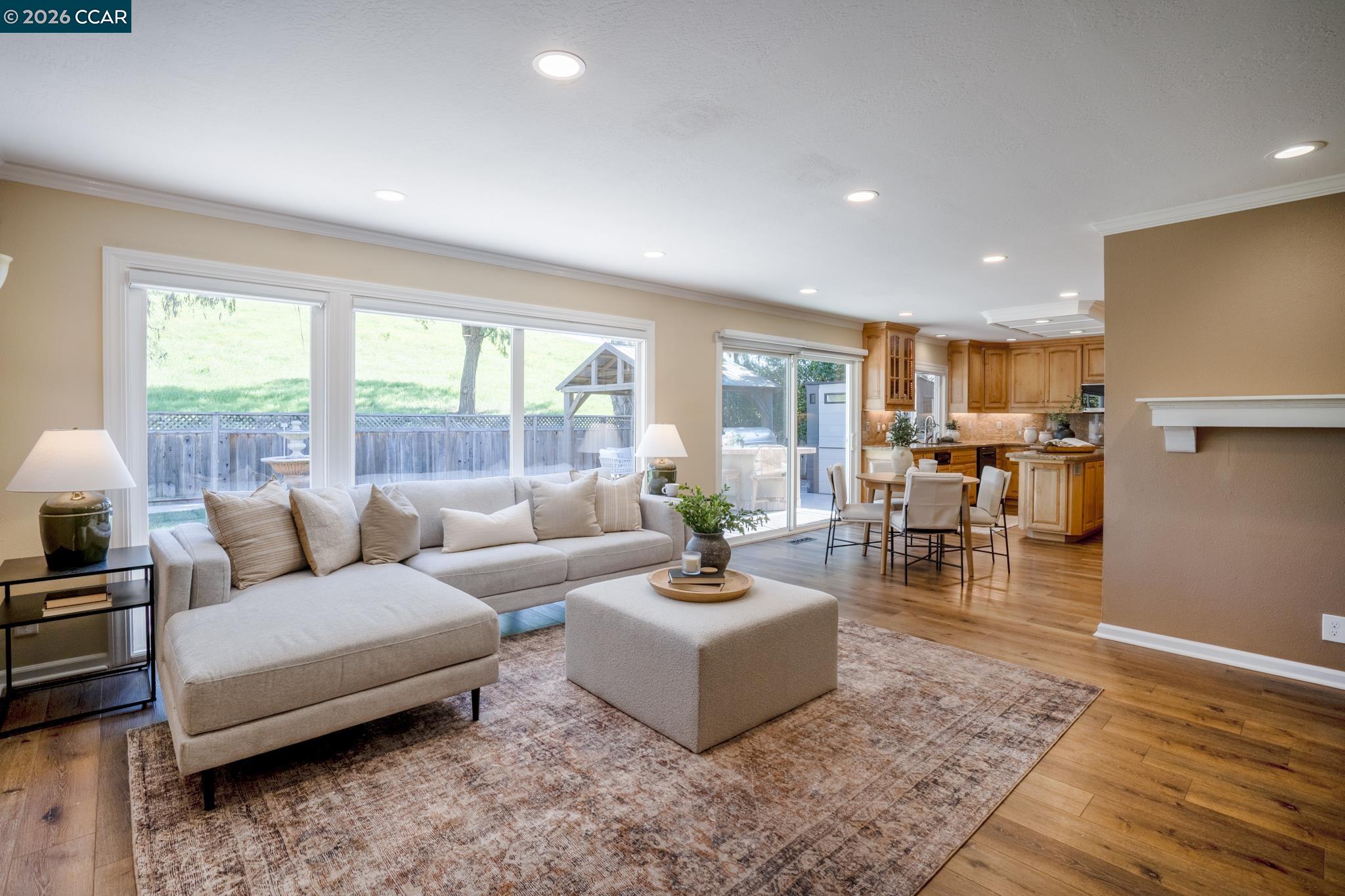 855 Columbine Ct