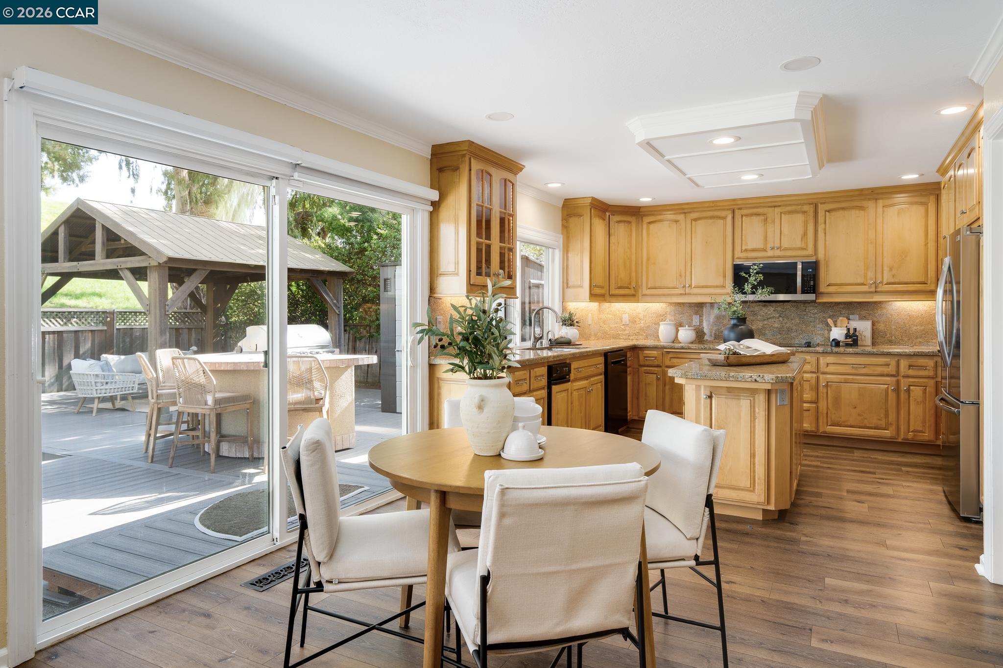 855 Columbine Ct