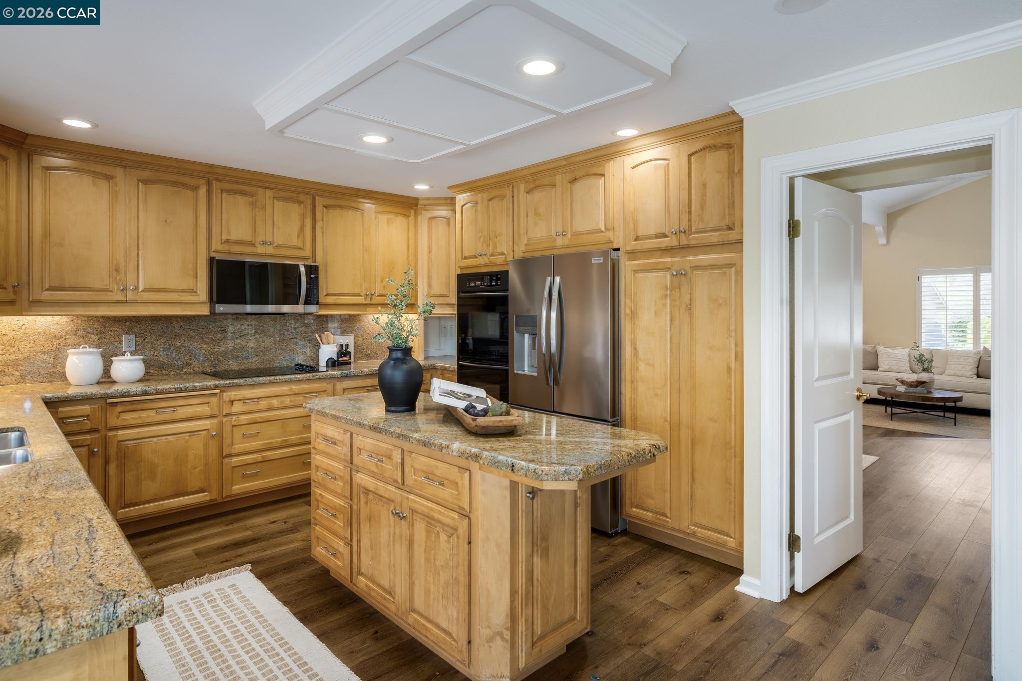 855 Columbine Ct