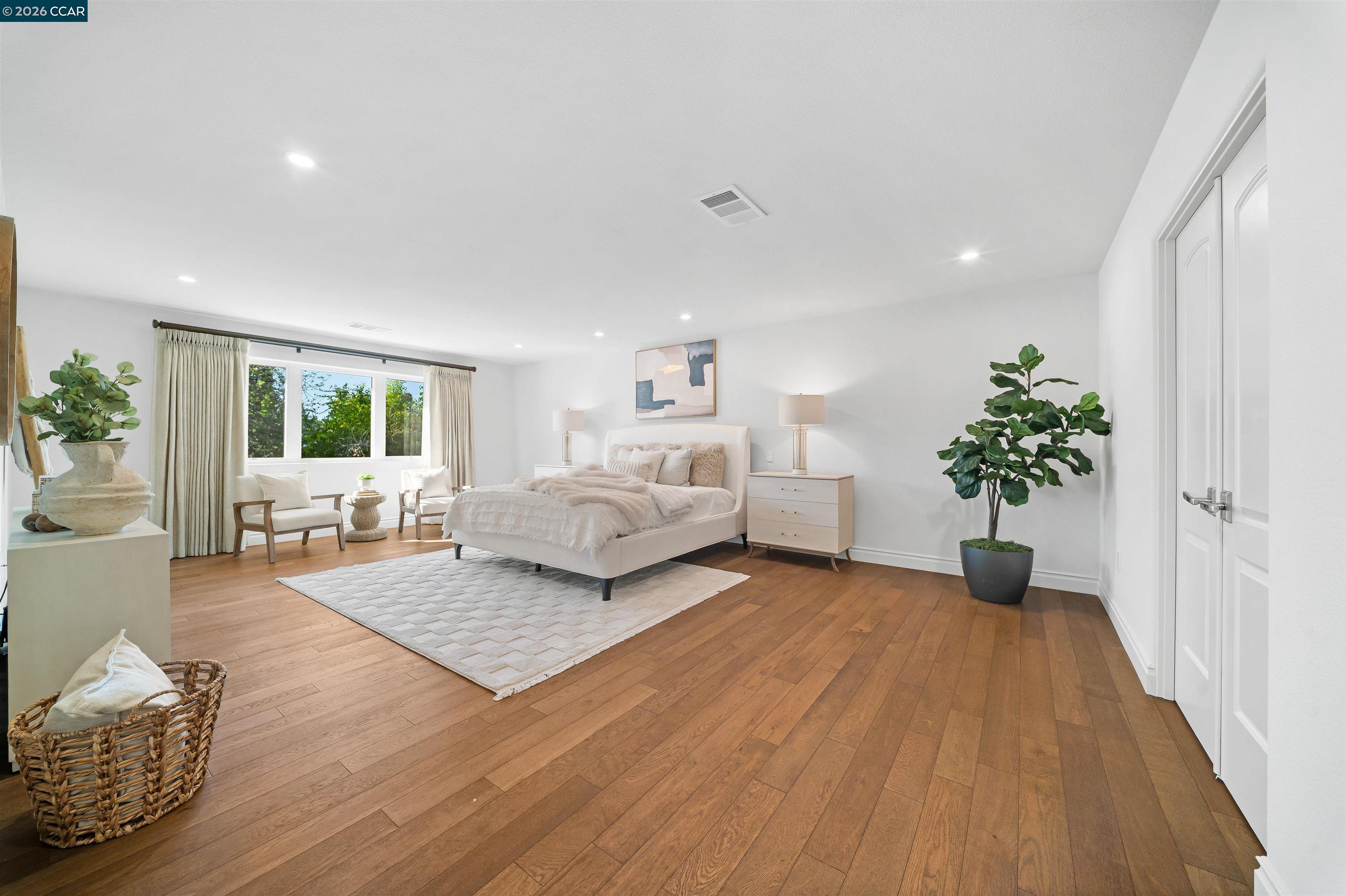 7454 Interlachen Ave