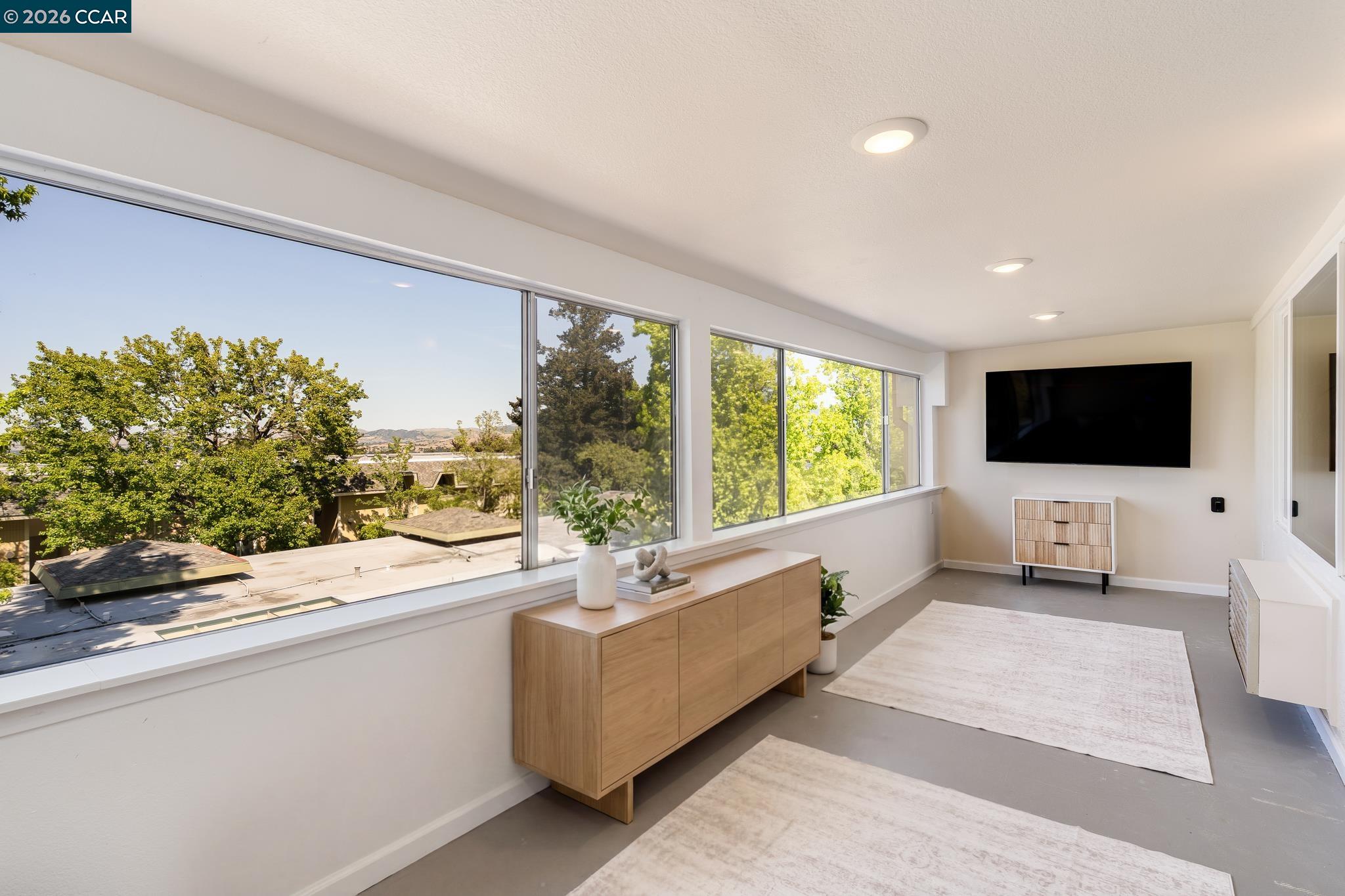 1909 Skycrest Dr # 5