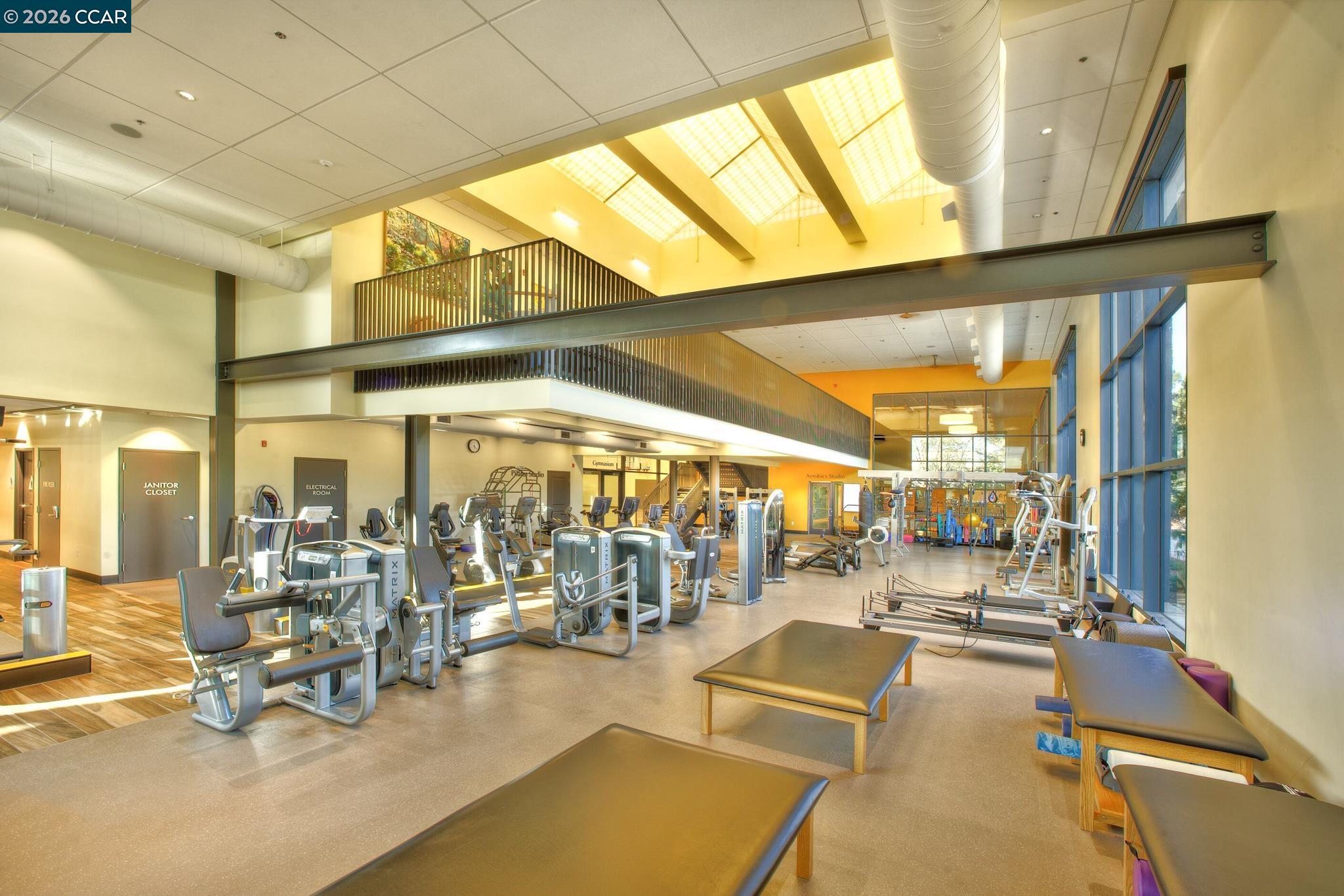 1909 Skycrest Dr # 5