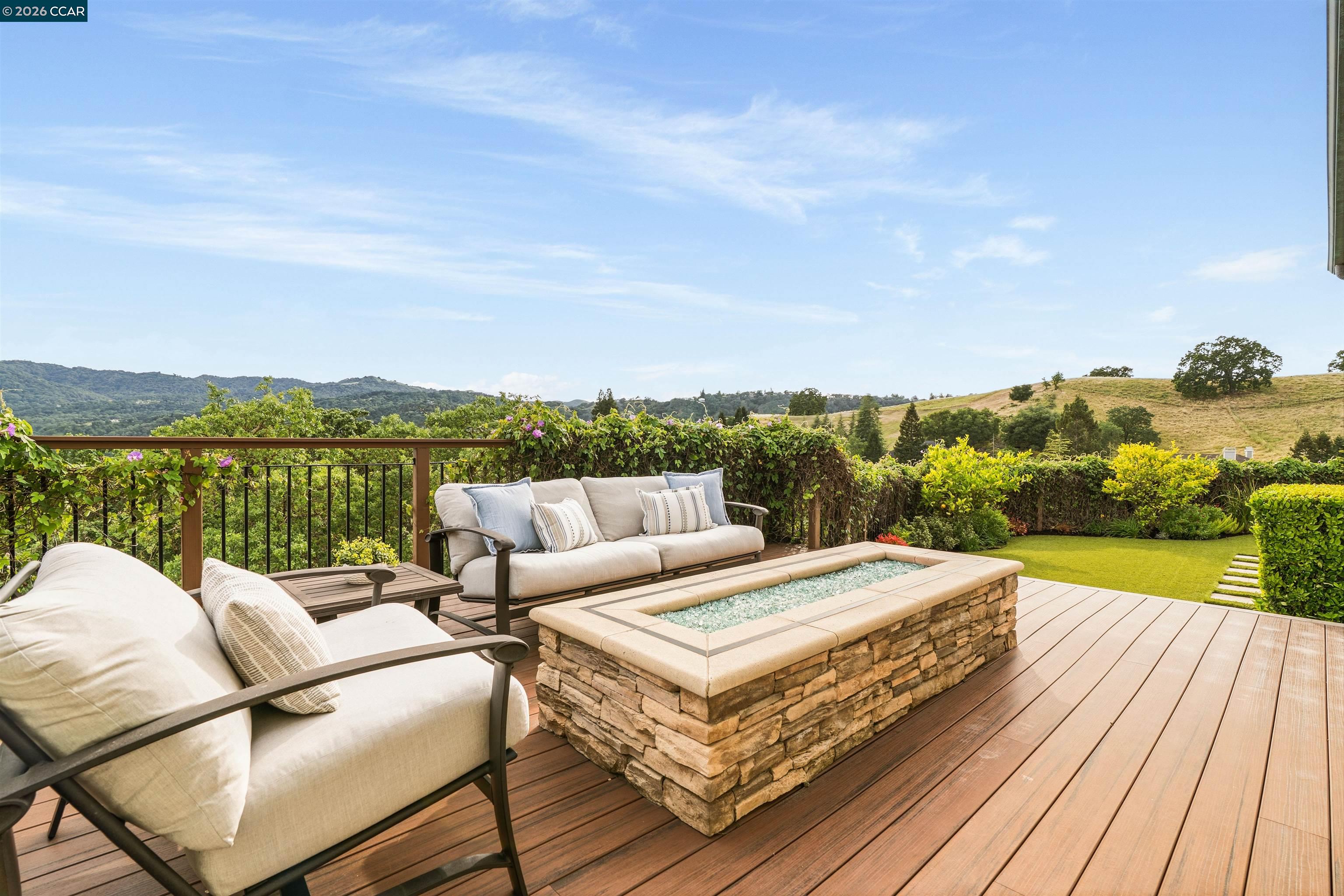 1333 Laverock Ln