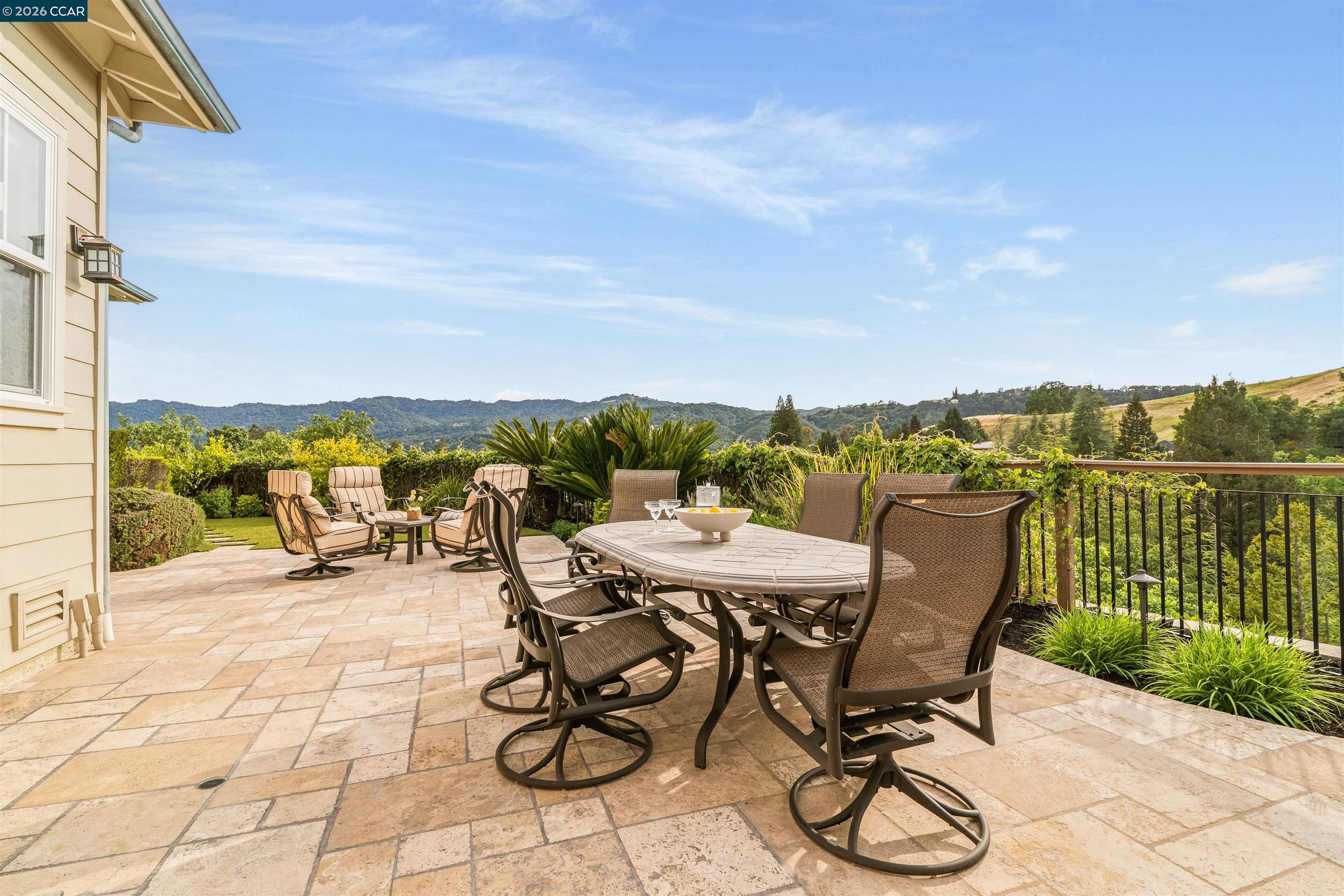 1333 Laverock Ln