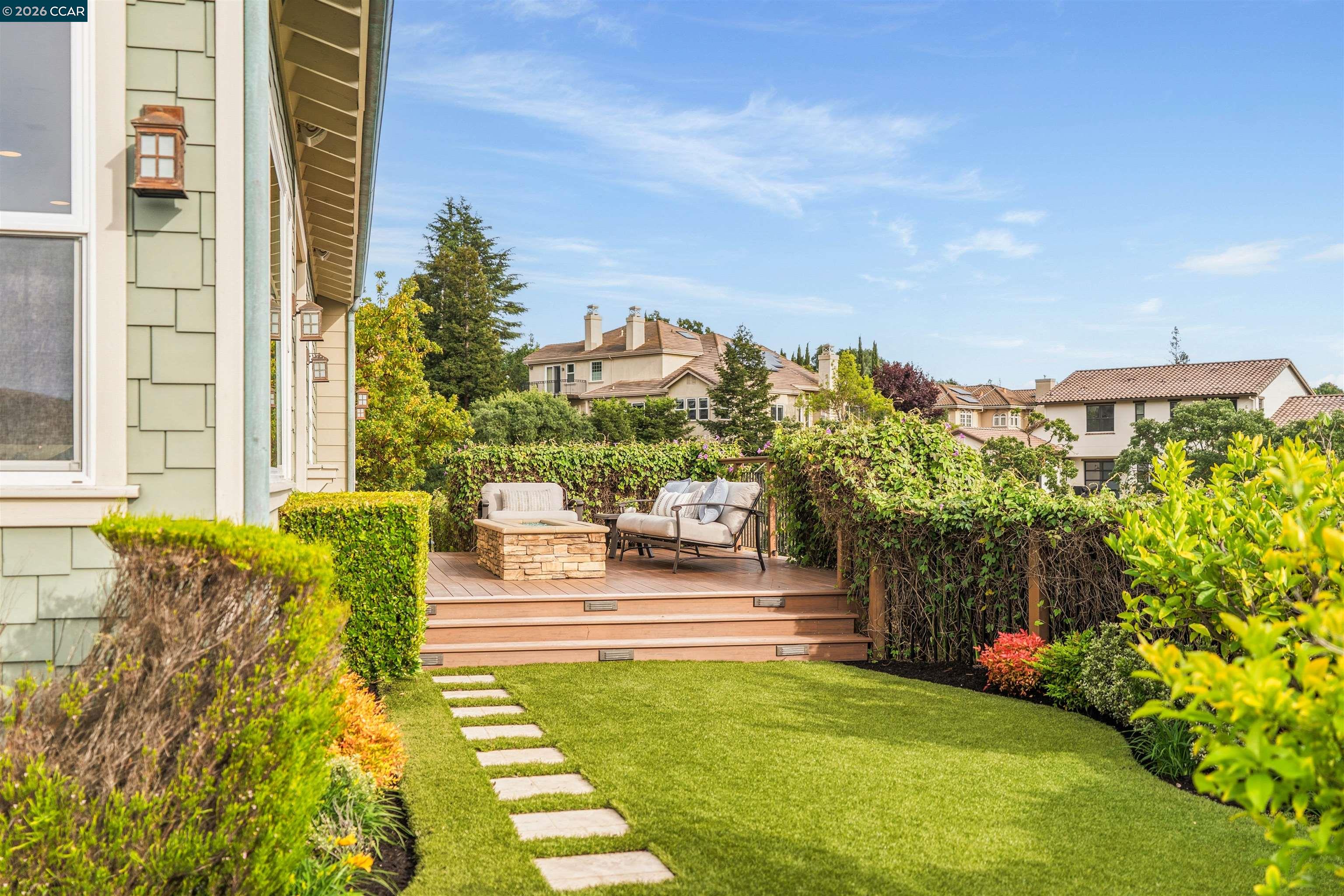1333 Laverock Ln