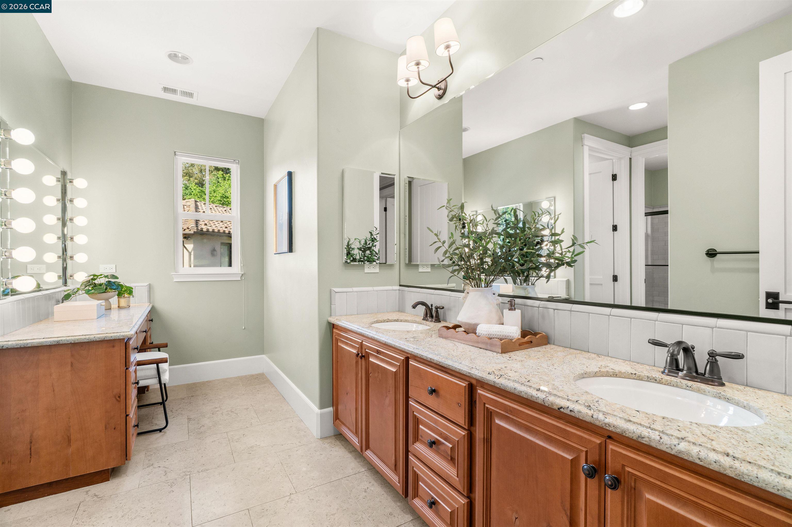 1333 Laverock Ln