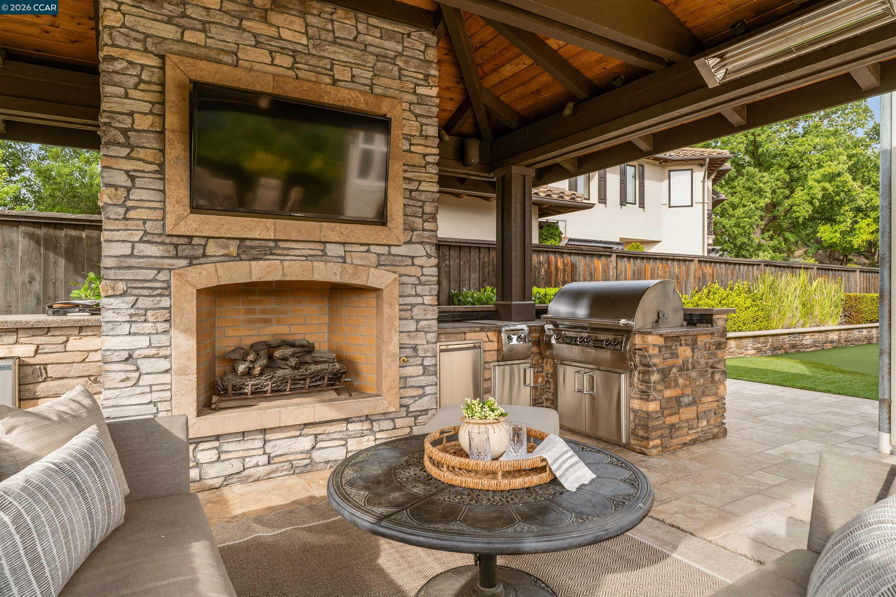 1333 Laverock Ln