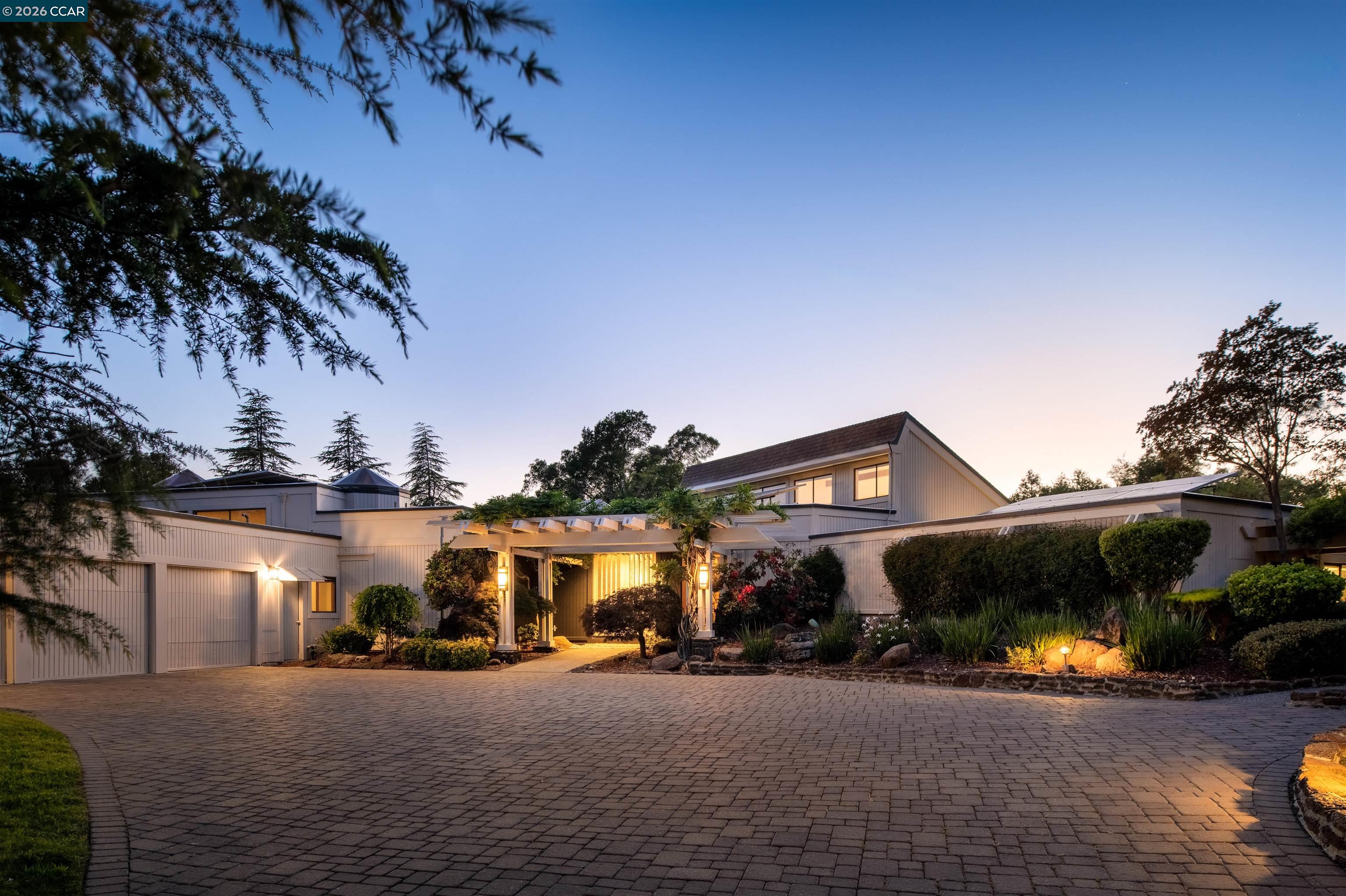 2305 Saddleback Dr