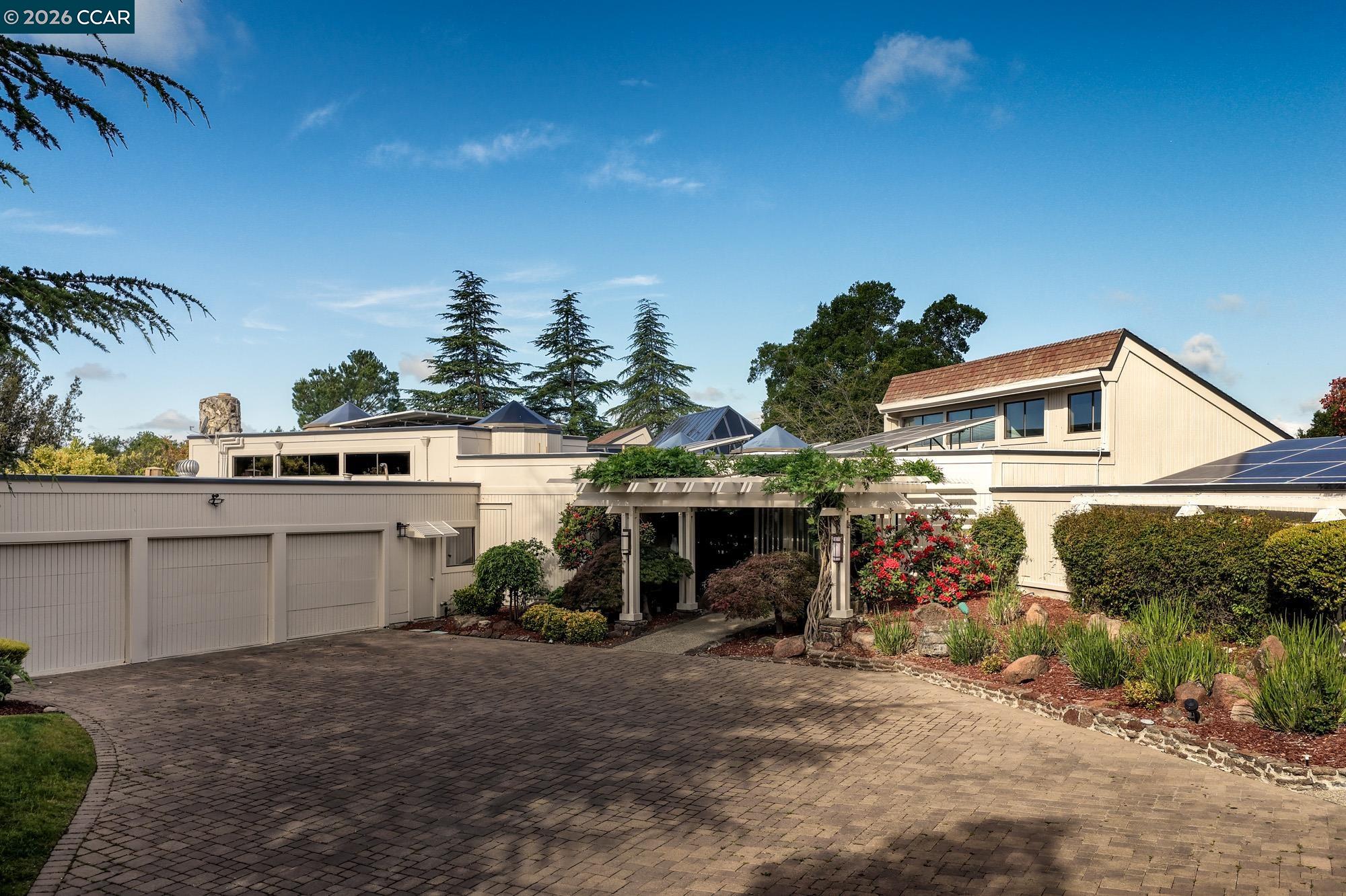 2305 Saddleback Dr