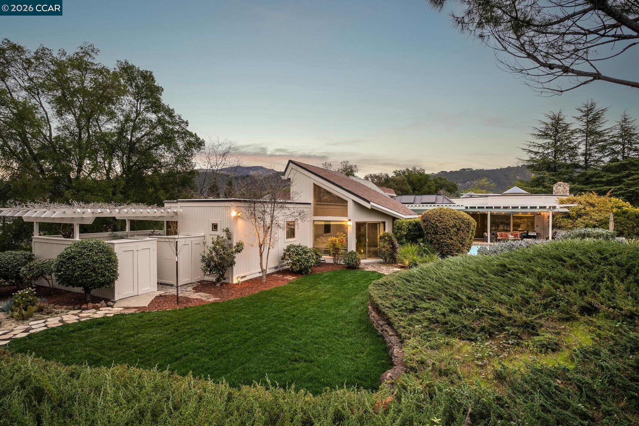 2305 Saddleback Dr