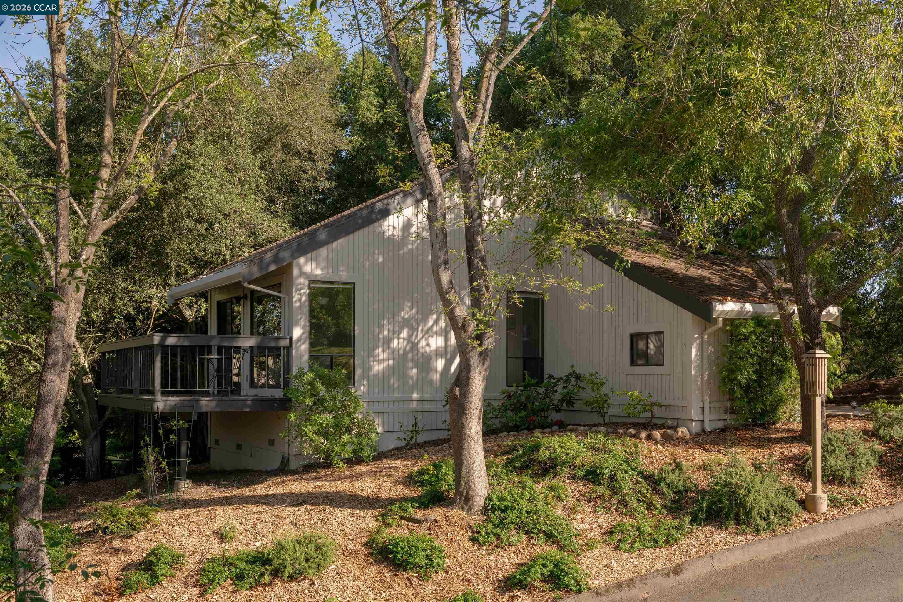 2305 Saddleback Dr