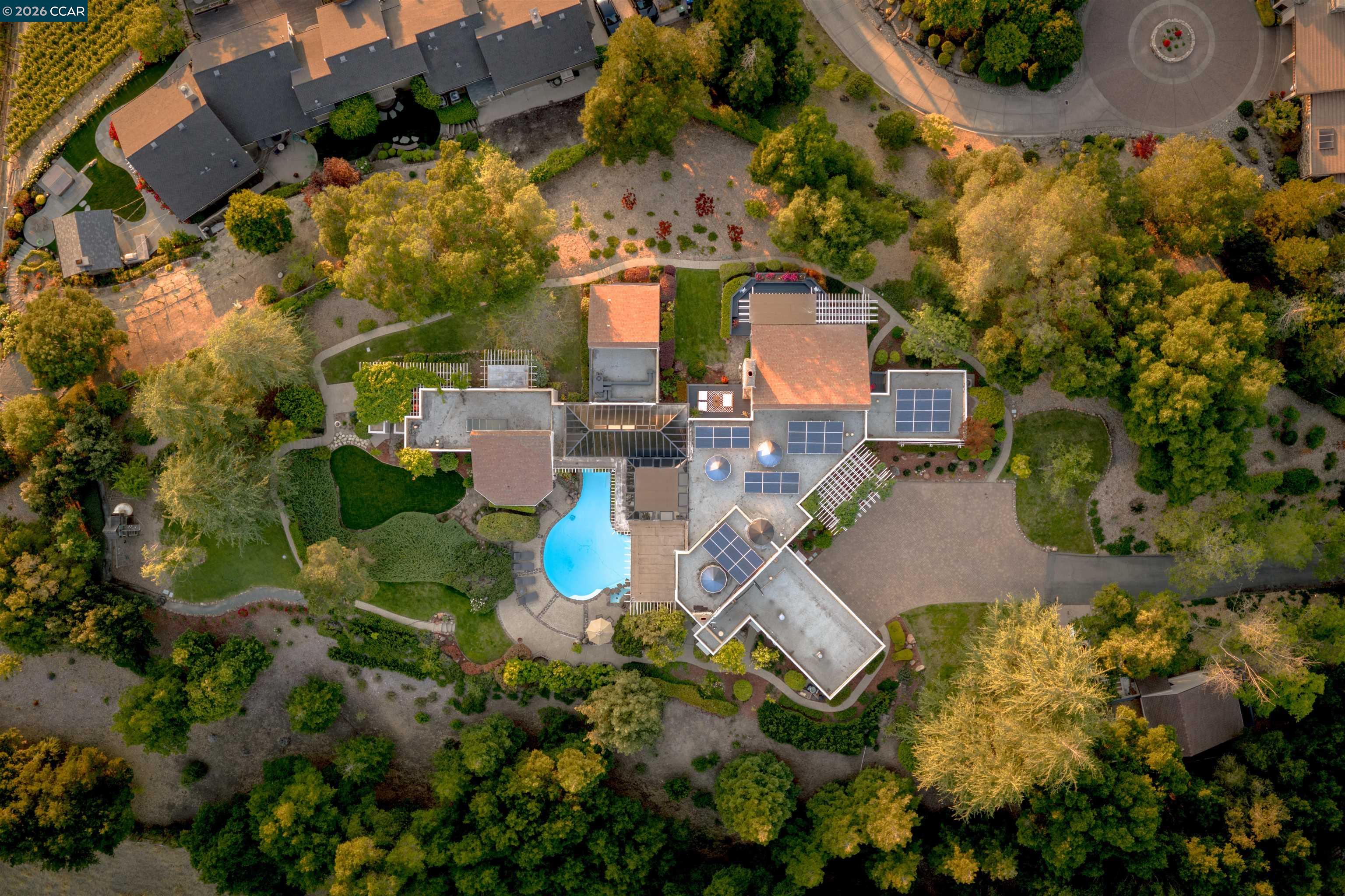 2305 Saddleback Dr
