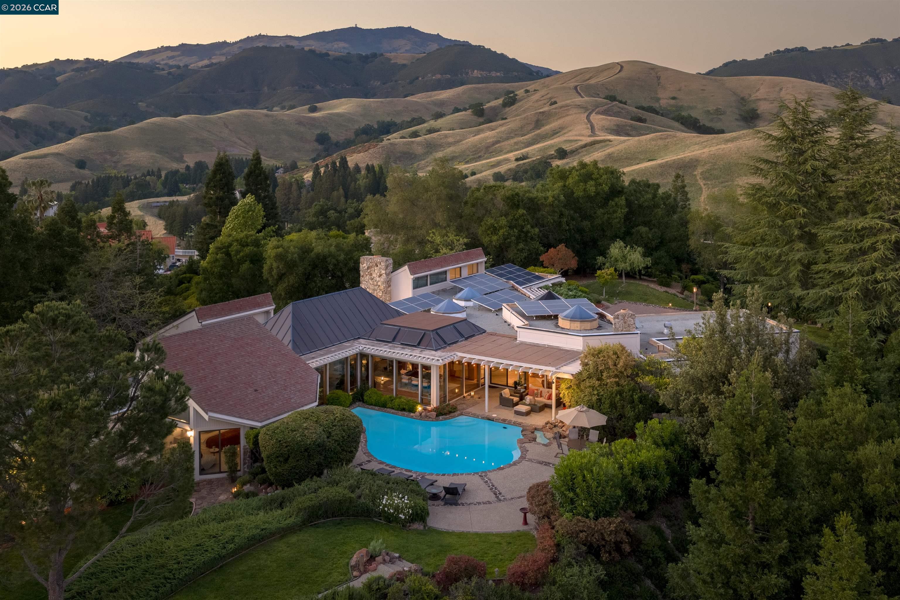 2305 Saddleback Dr