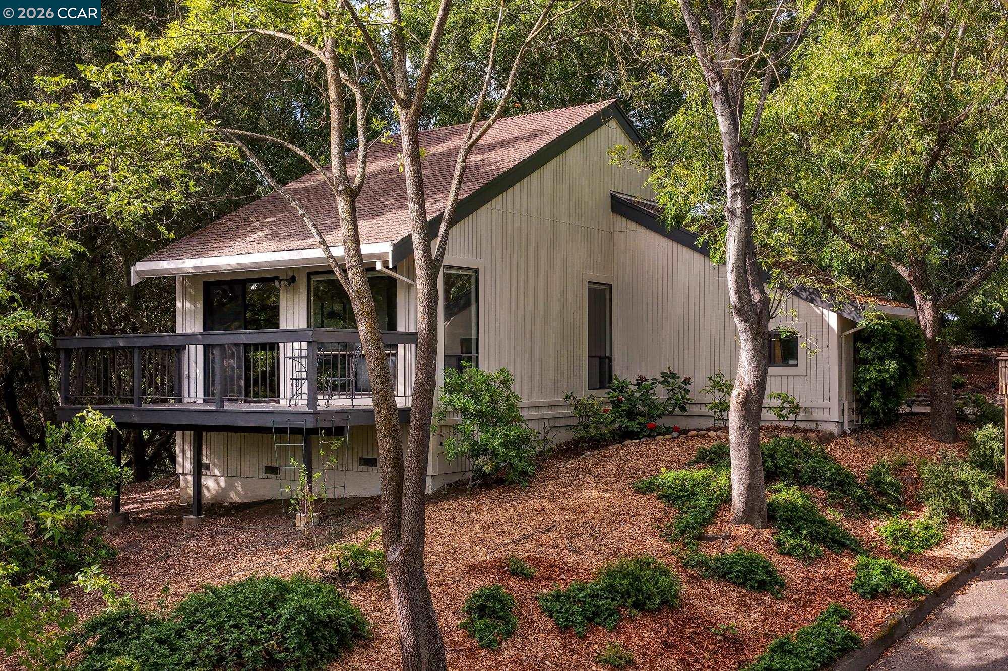 2305 Saddleback Dr