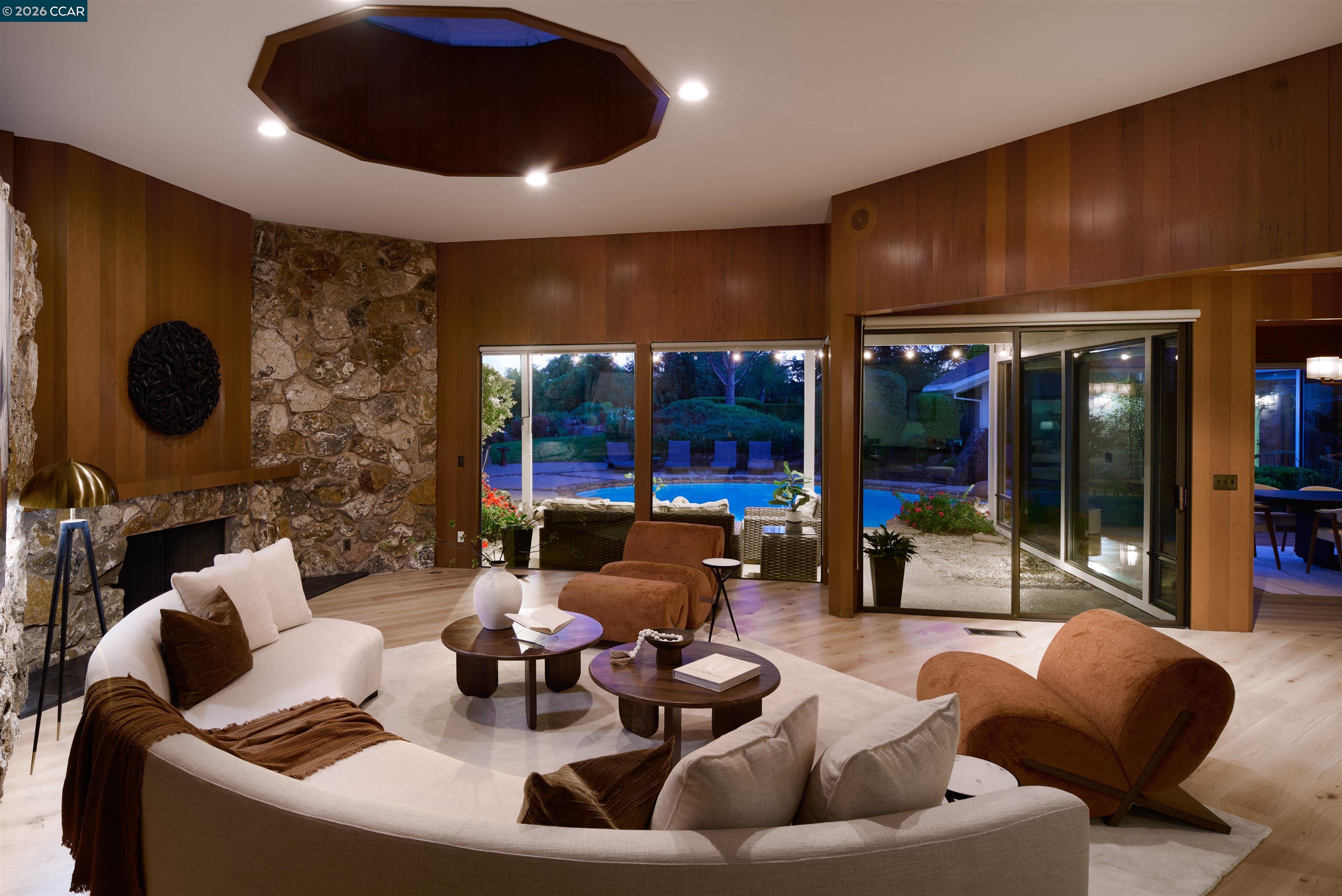 2305 Saddleback Dr