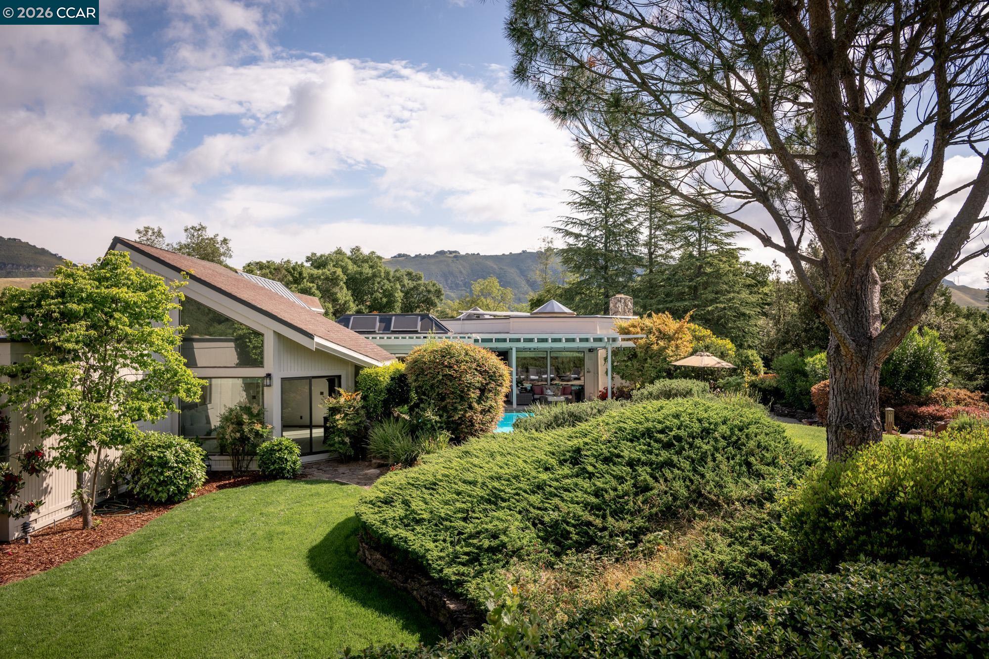 2305 Saddleback Dr