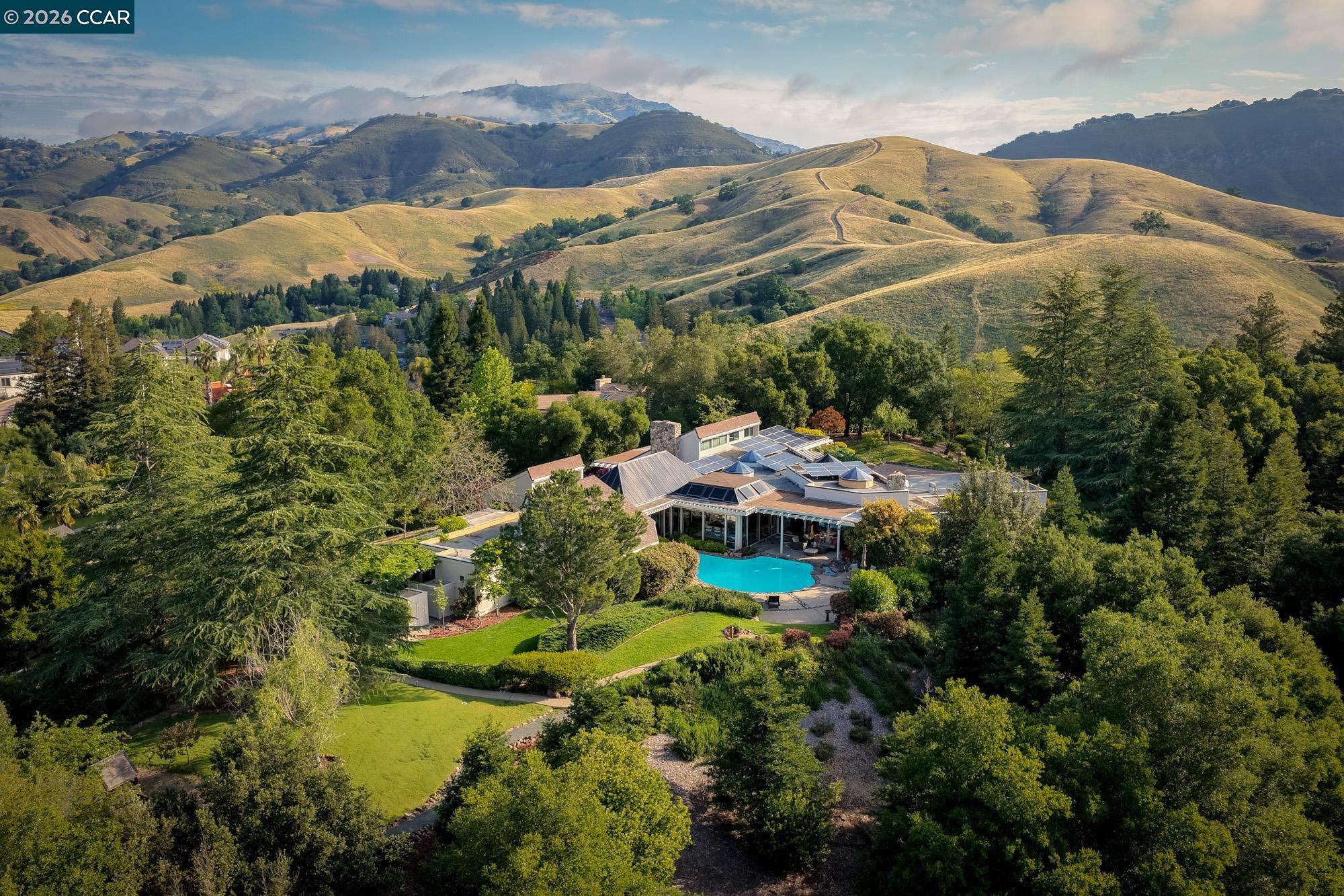 2305 Saddleback Dr