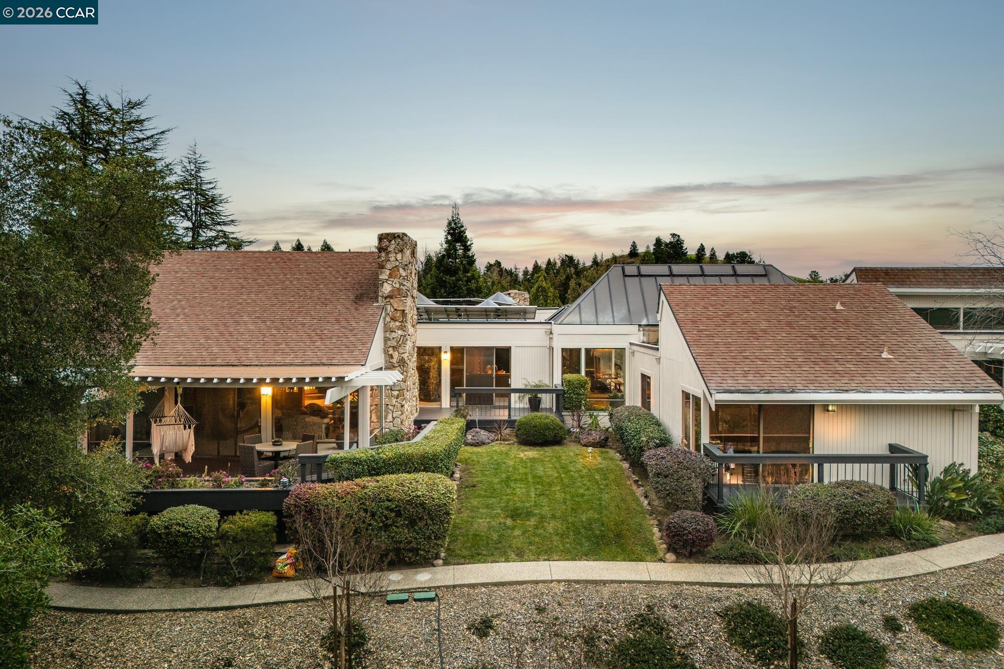 2305 Saddleback Dr
