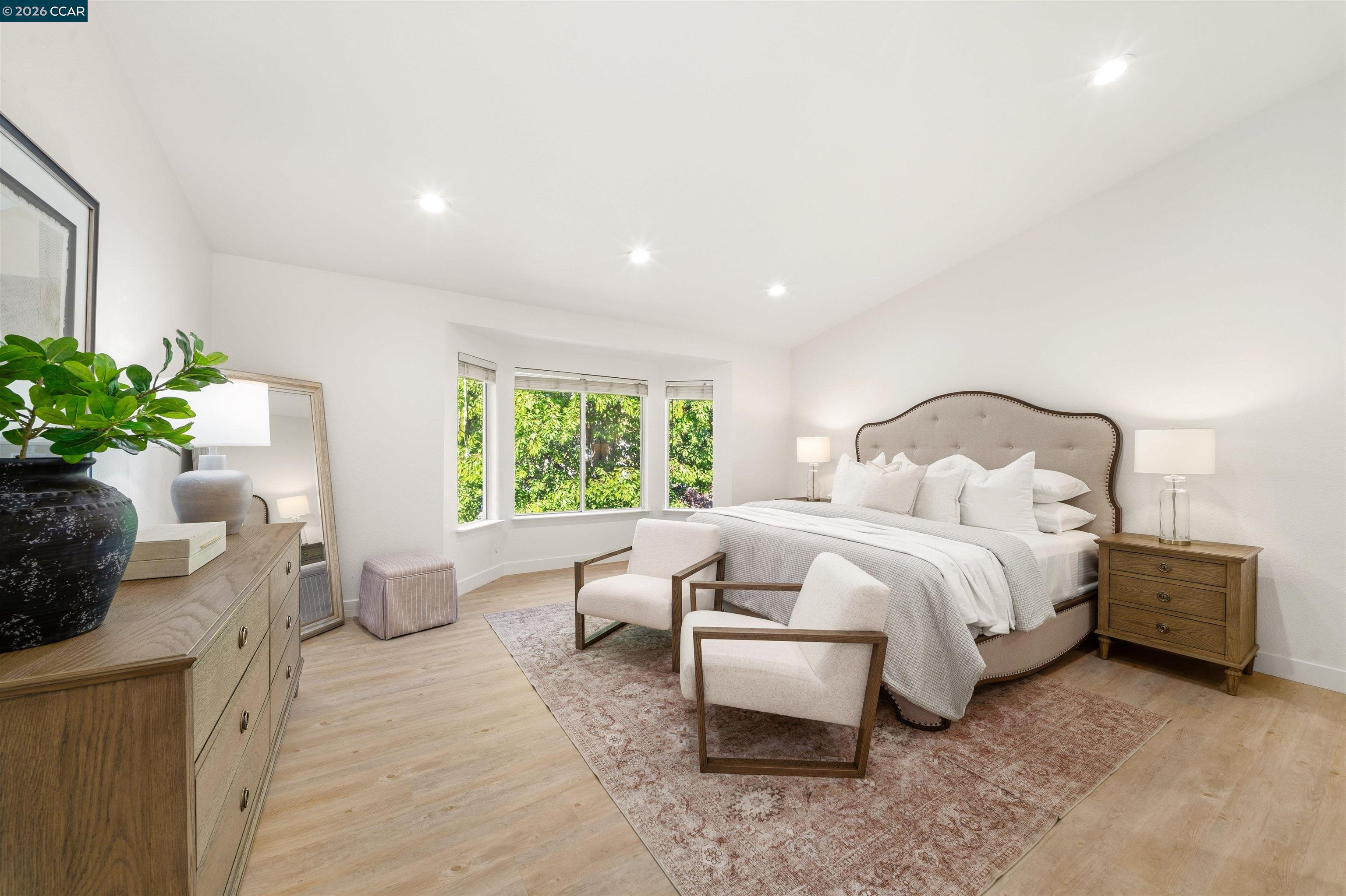 401 S Clovercrest Ln