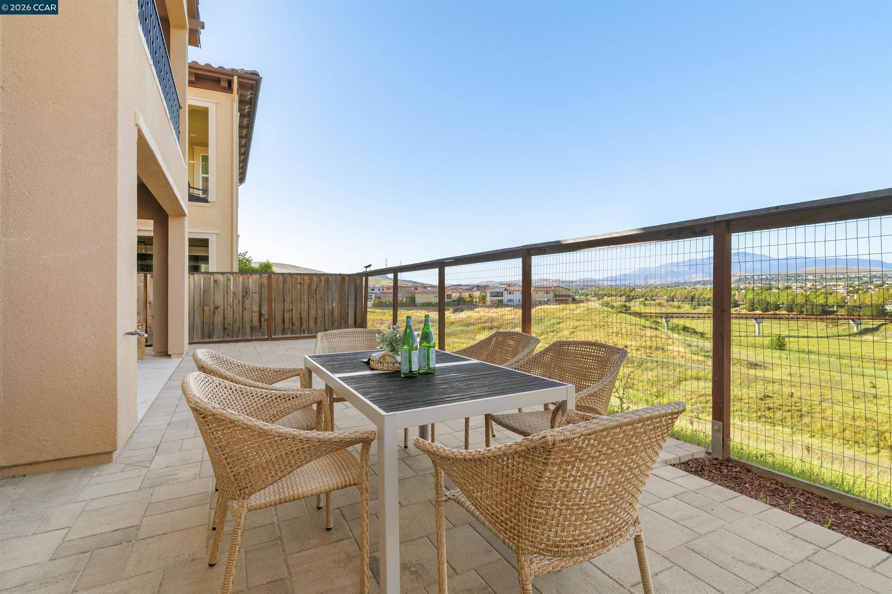 1195 Trumpet Vine Ln