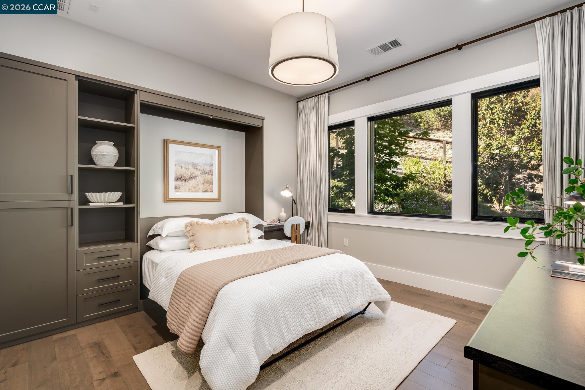 401 Legacy Dr
