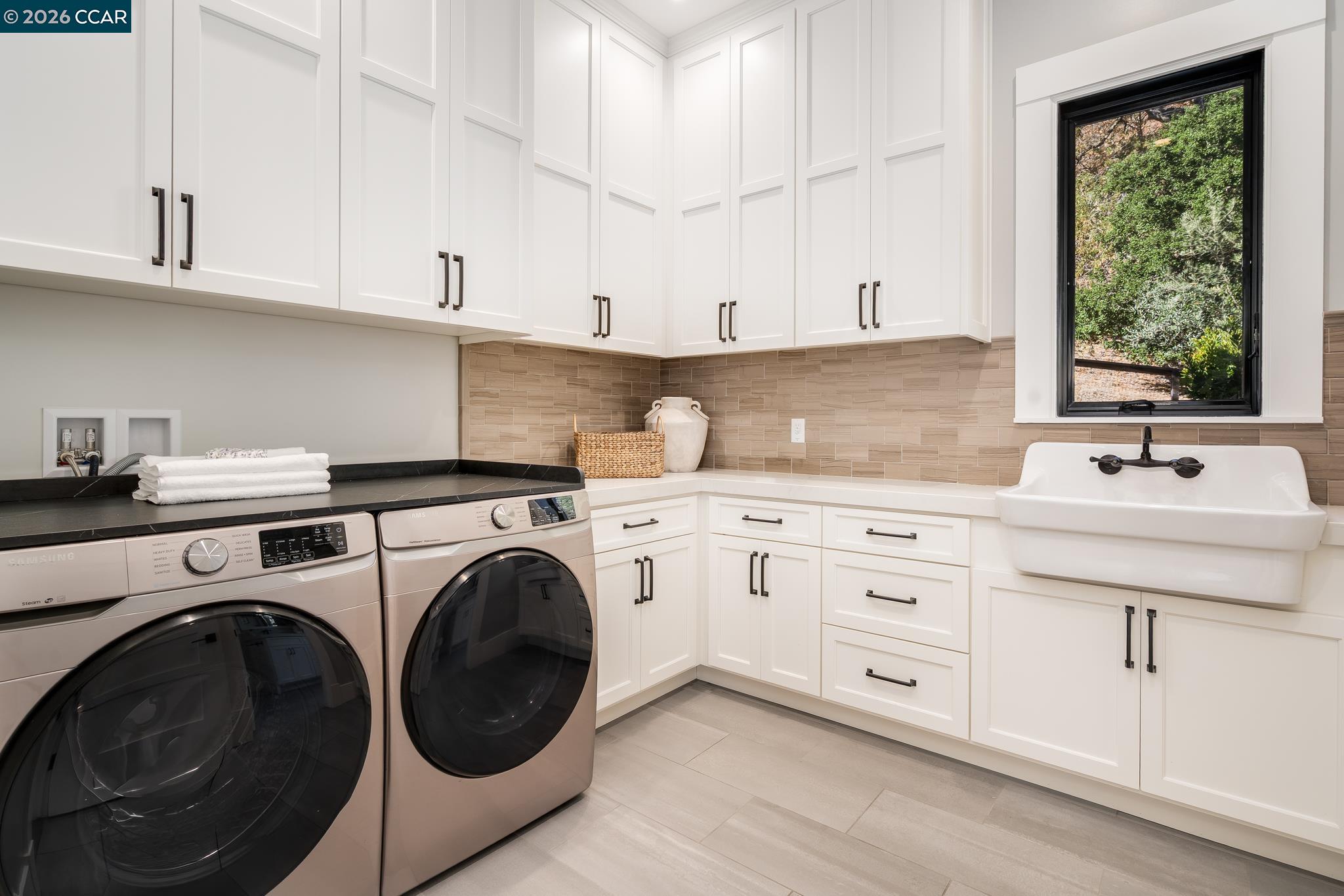 401 Legacy Dr