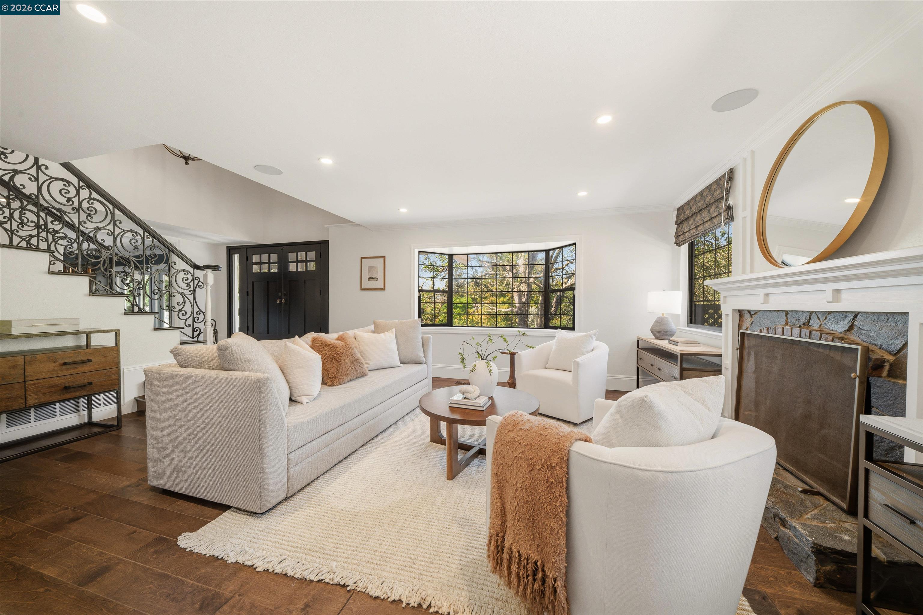 330 Twin Peaks Ln