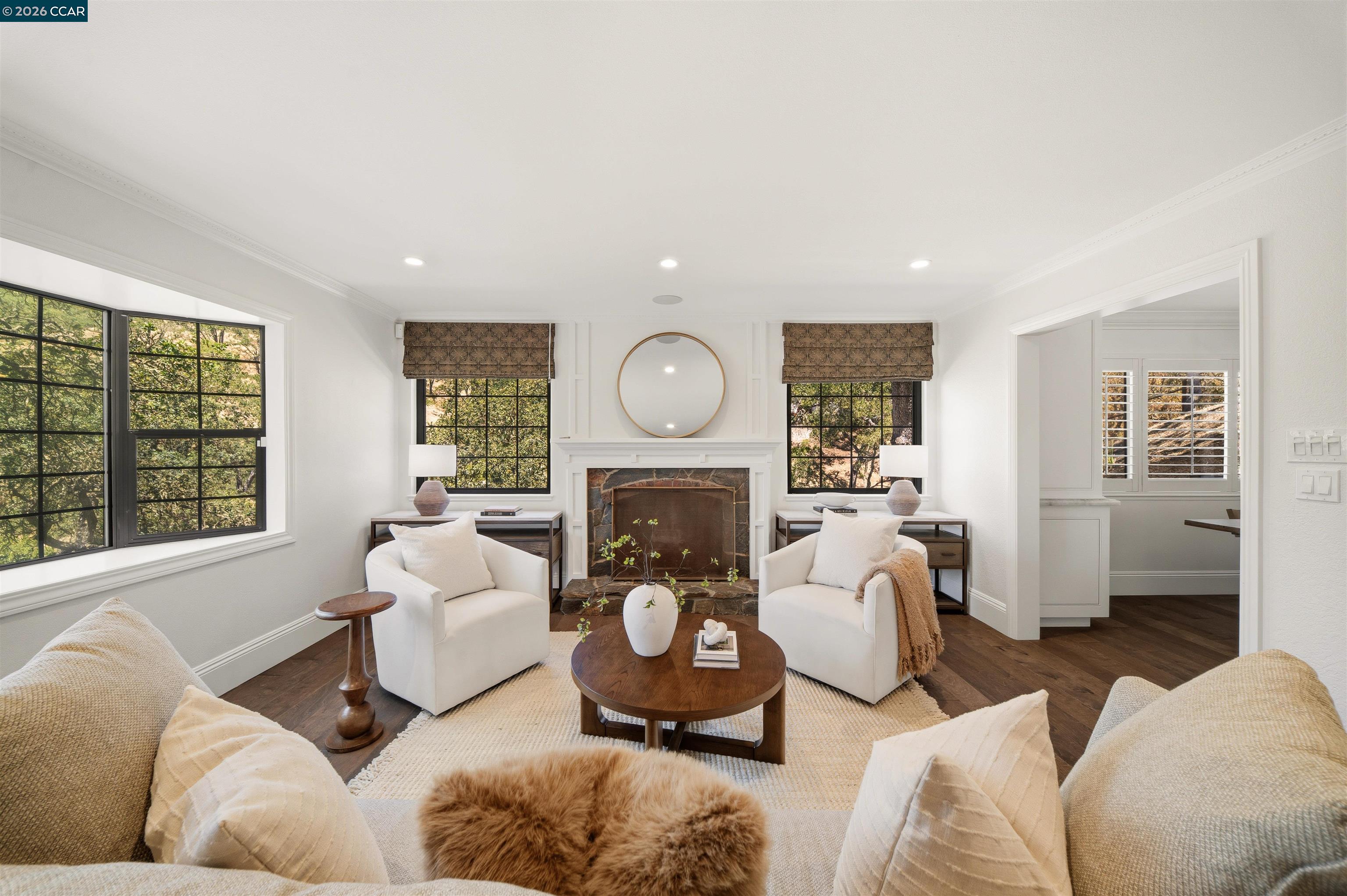 330 Twin Peaks Ln