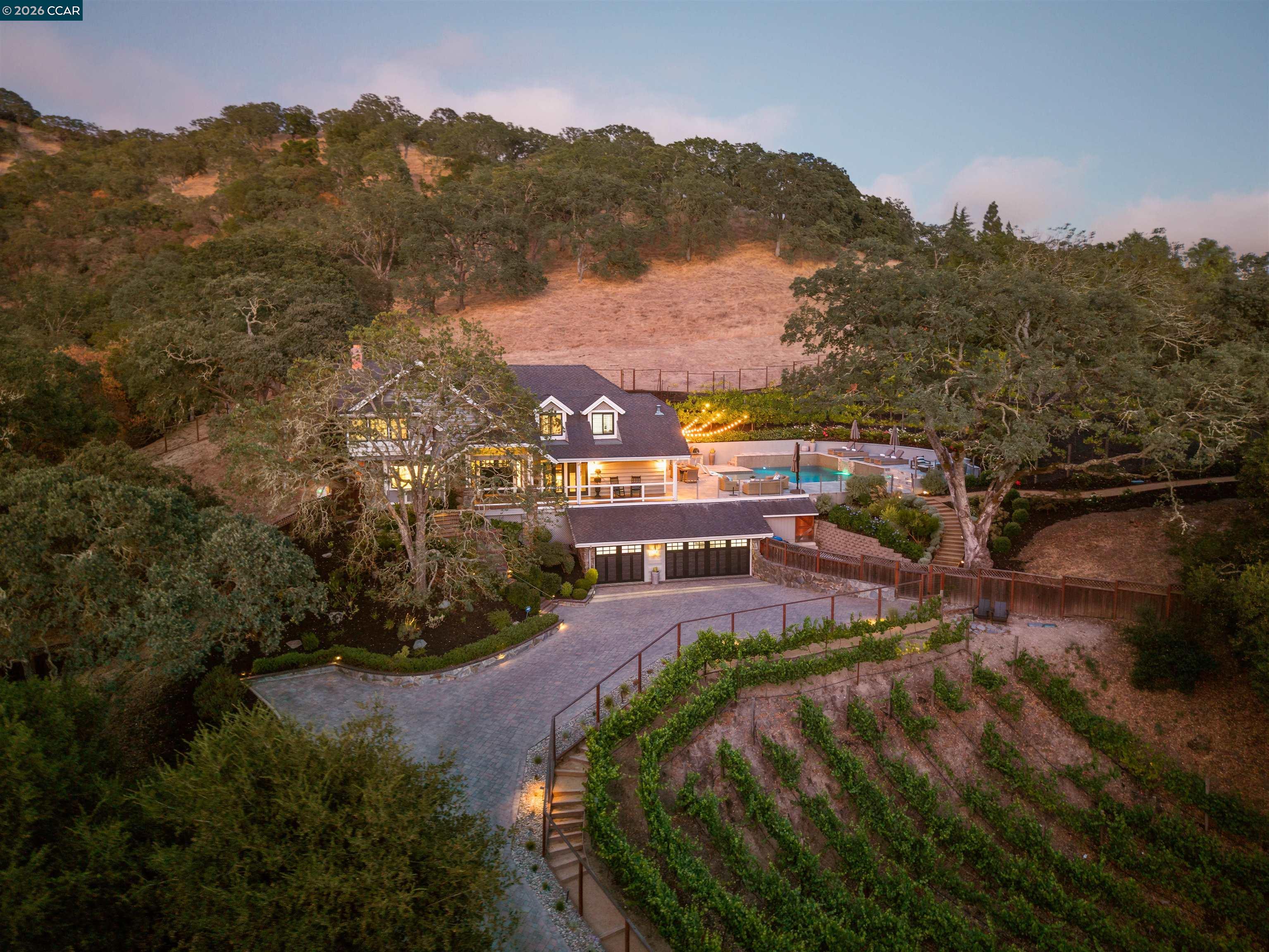 330 Twin Peaks Ln