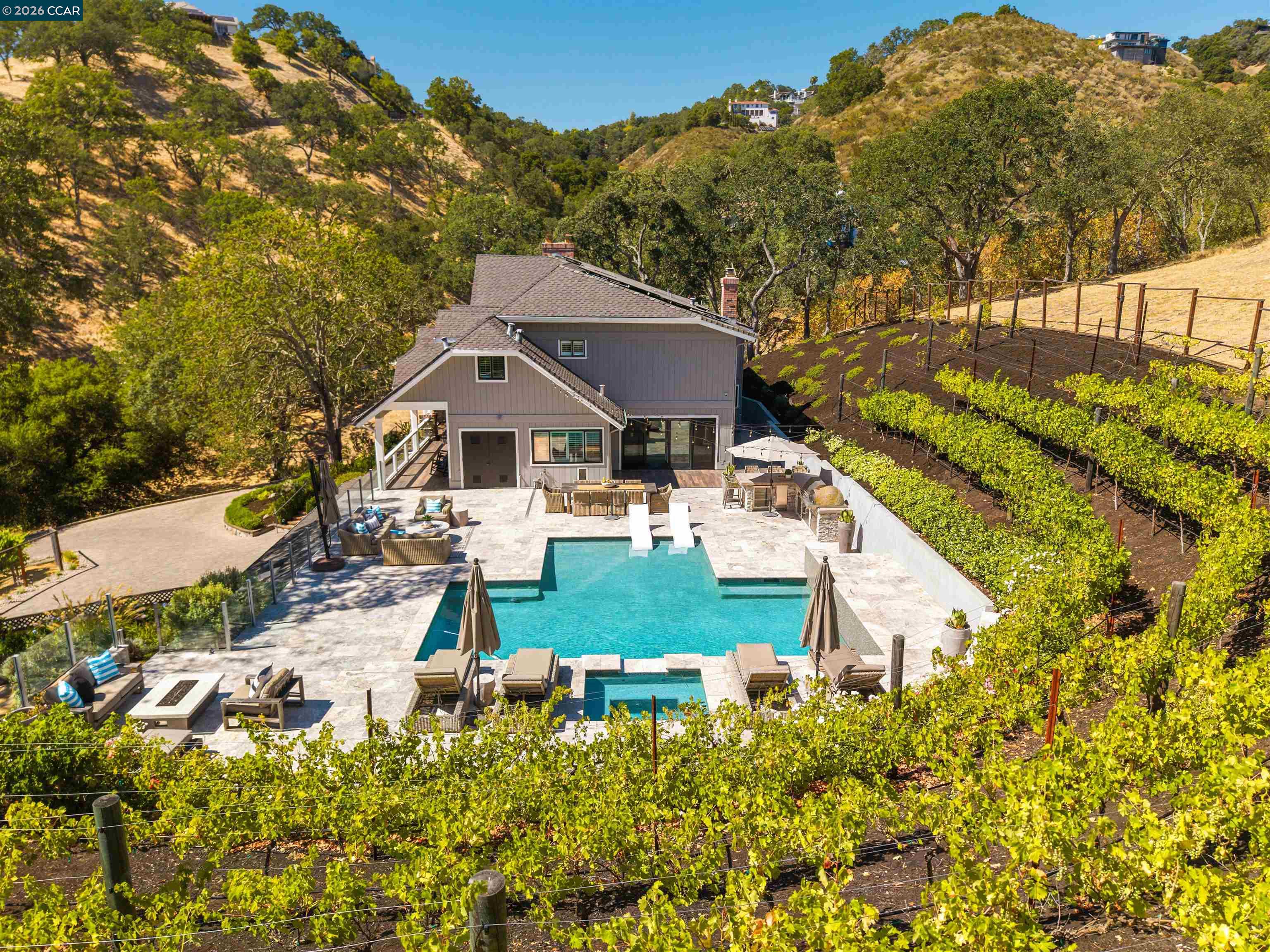 330 Twin Peaks Ln