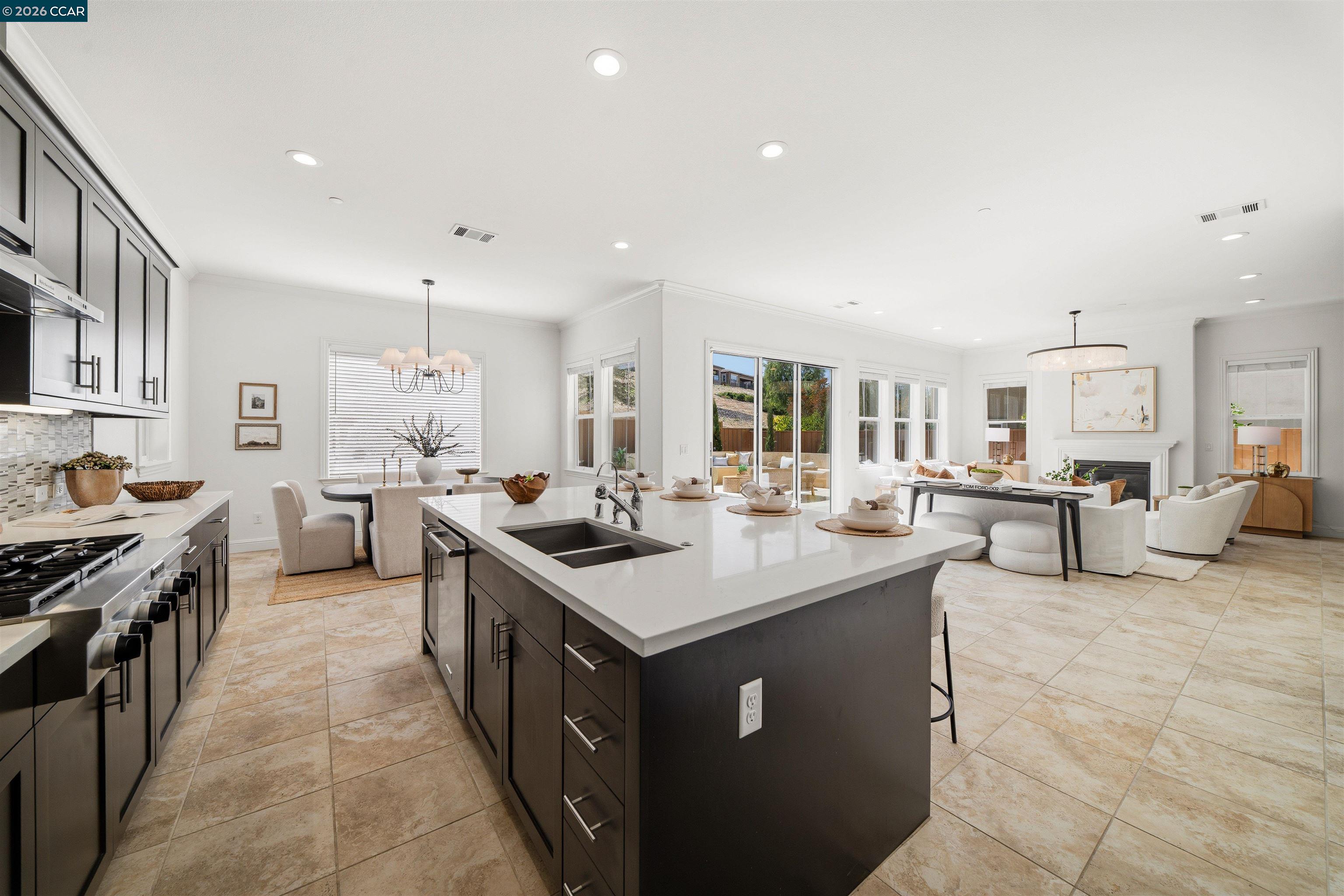 1124 Rosamund Dr