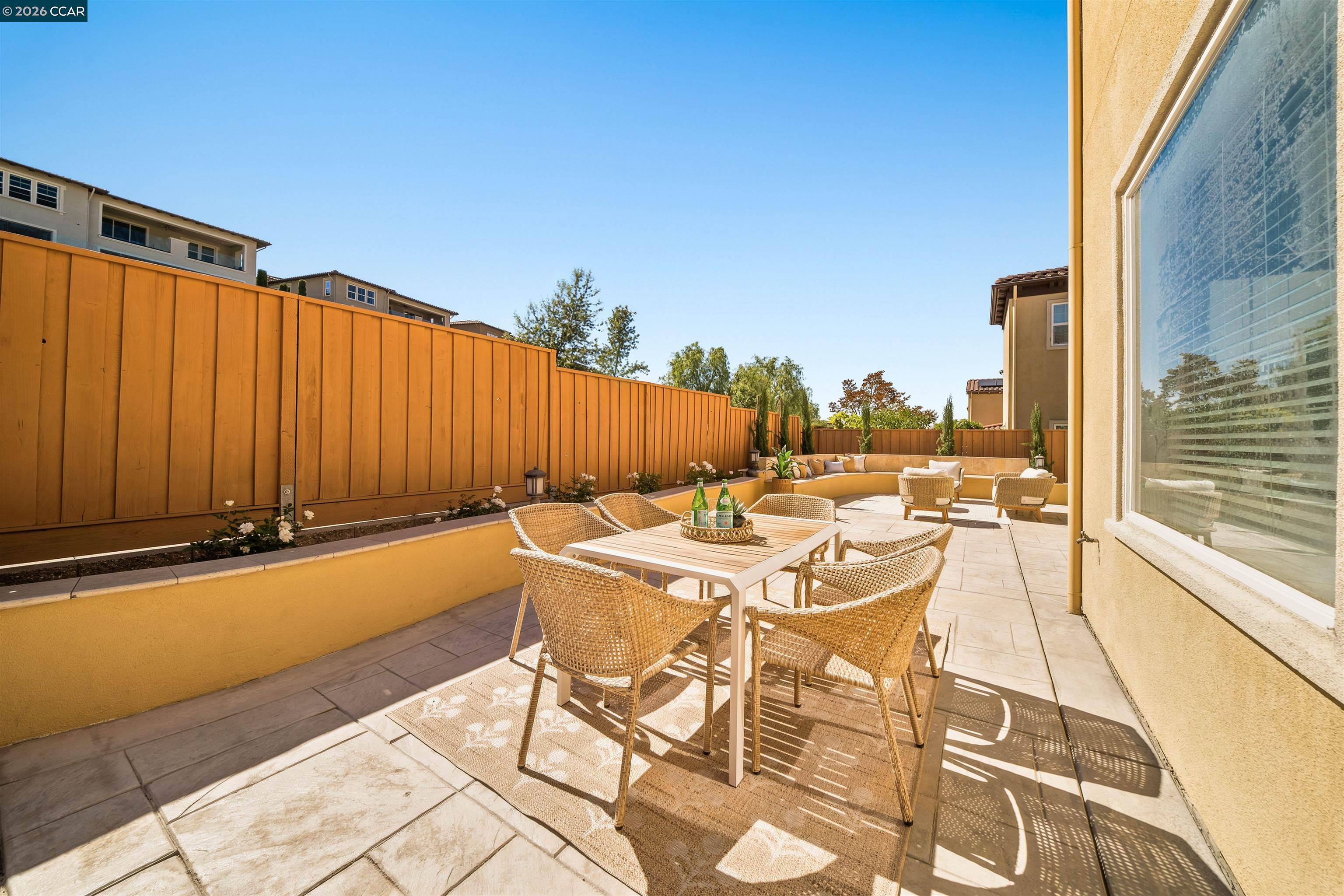 1124 Rosamund Dr