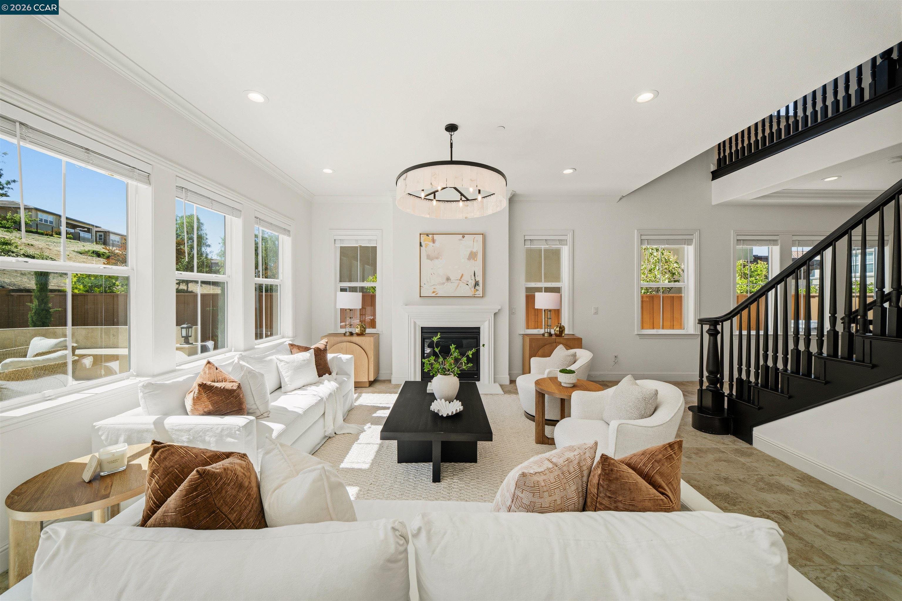 1124 Rosamund Dr
