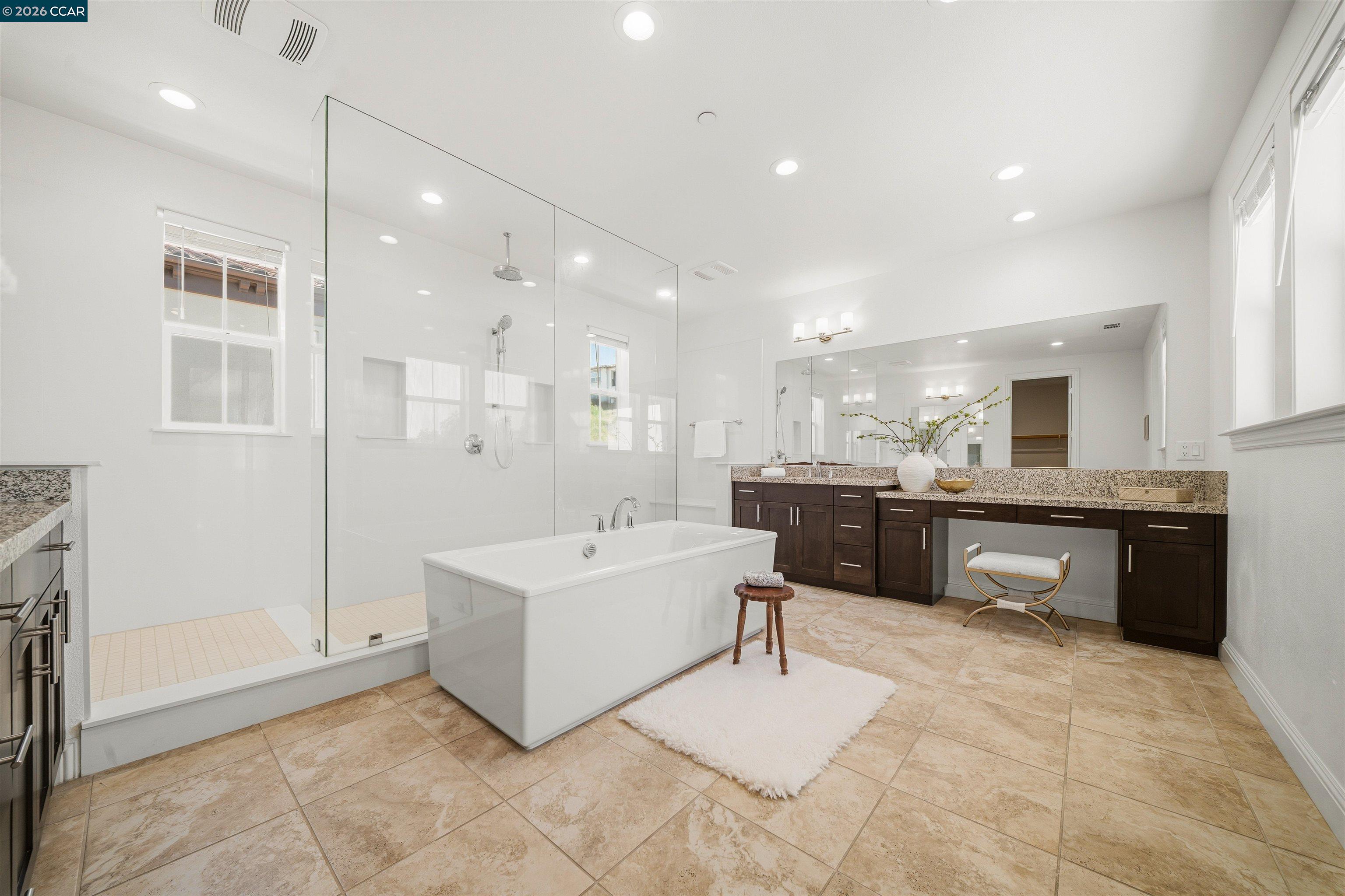 1124 Rosamund Dr