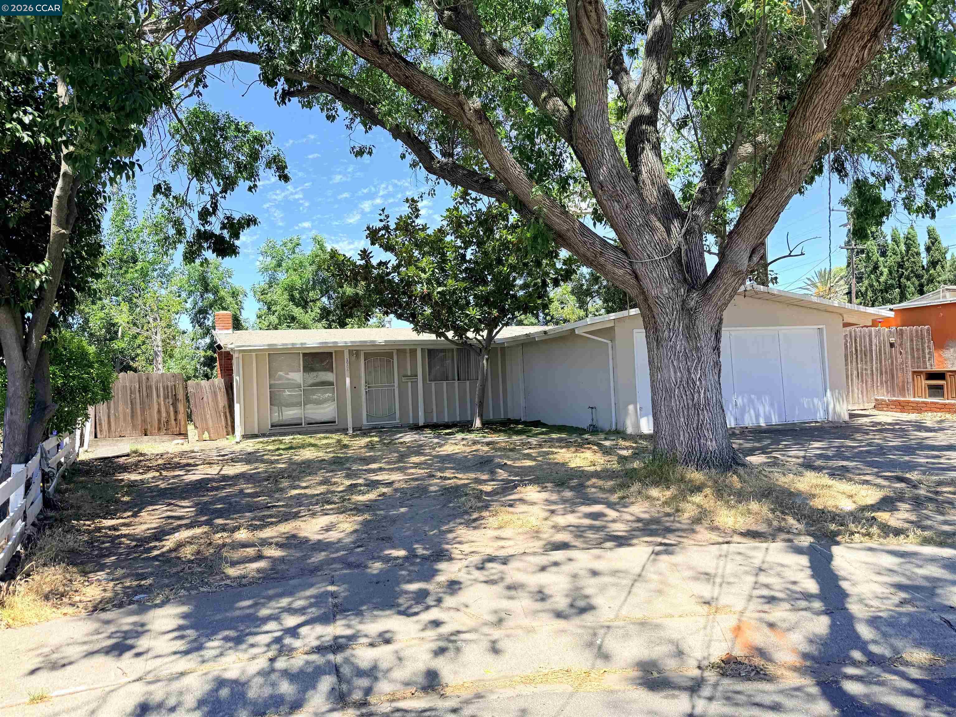 1904 Solano Ct