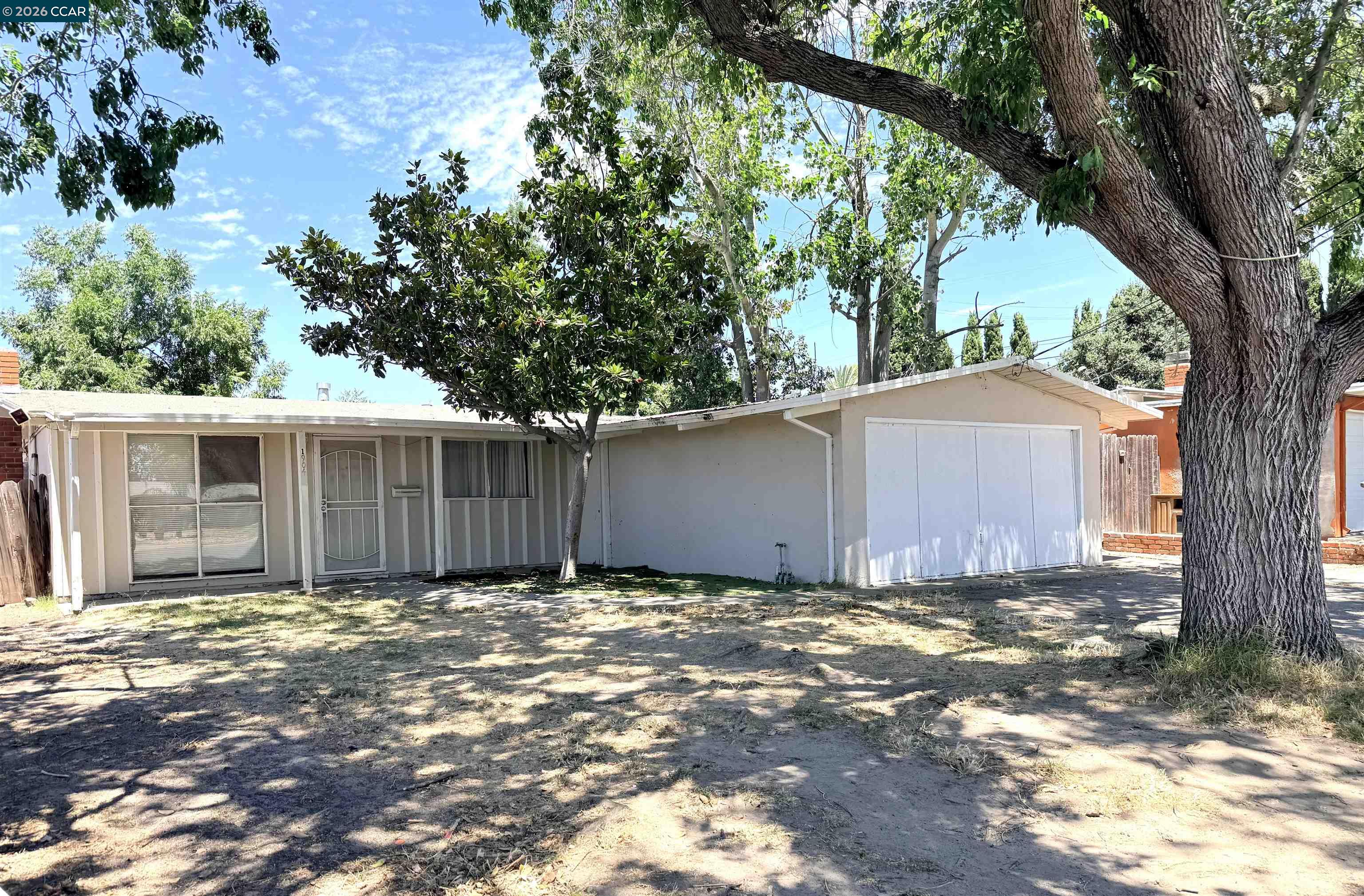 1904 Solano Ct