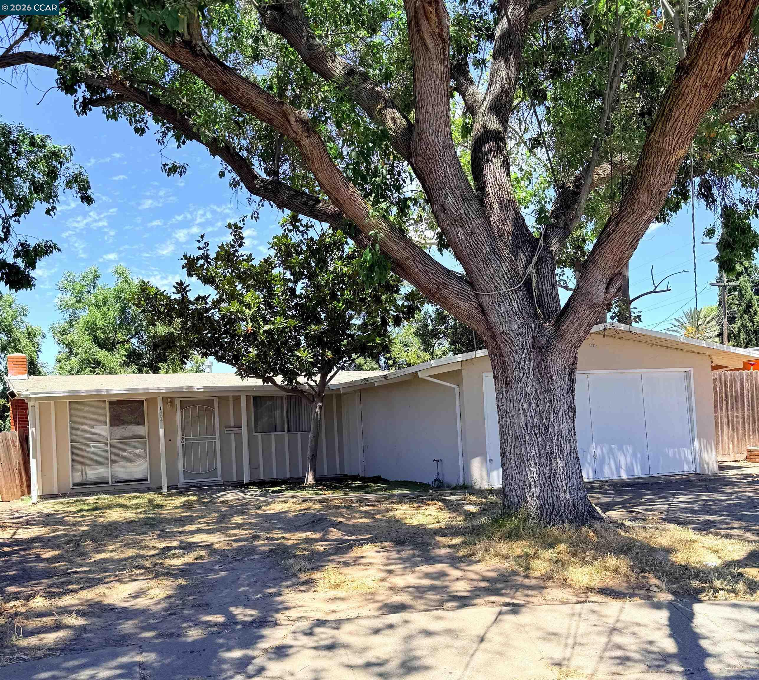 1904 Solano Ct