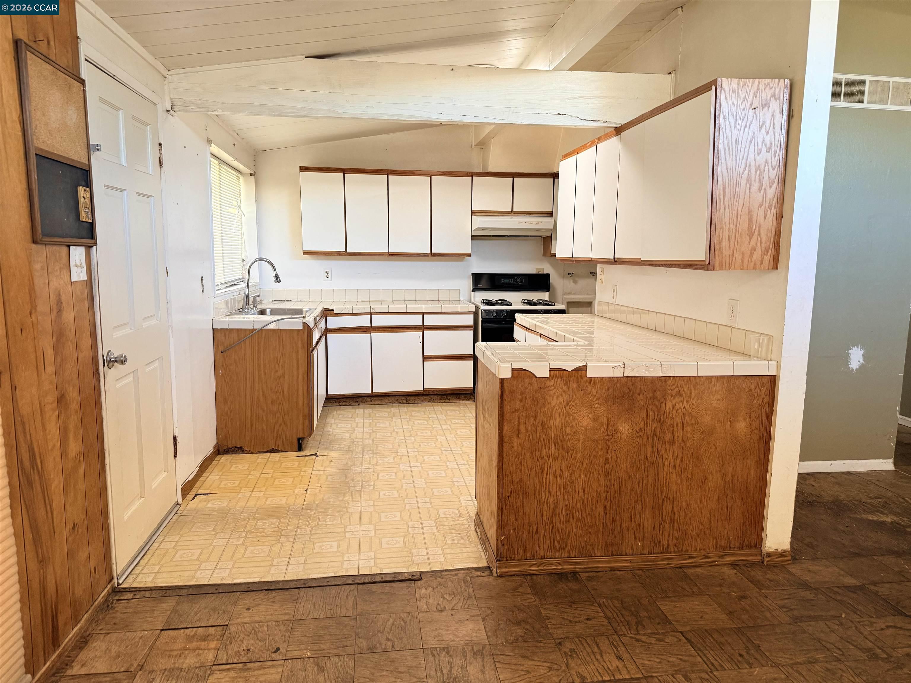 1904 Solano Ct
