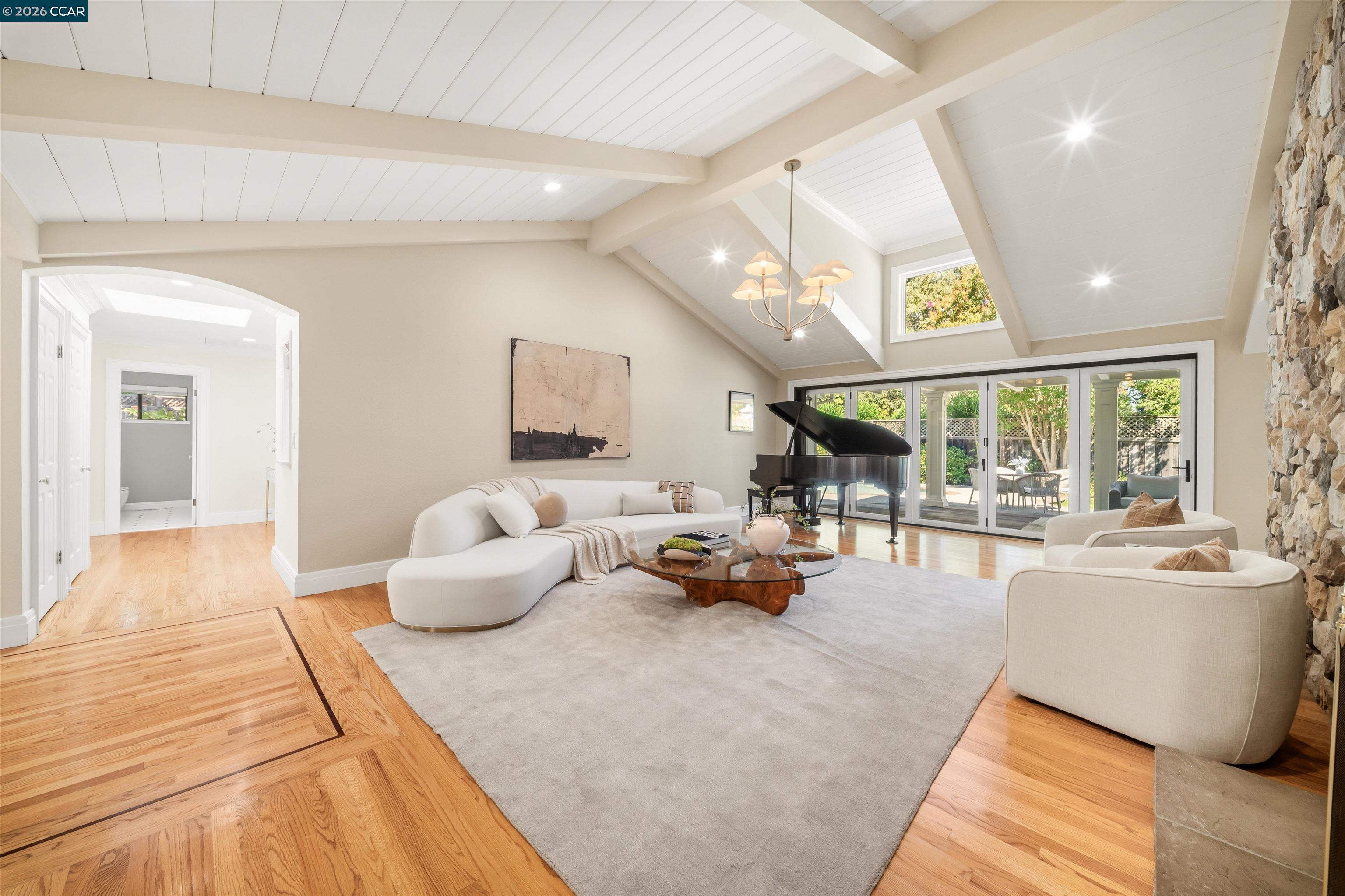 250 La Serena Ave