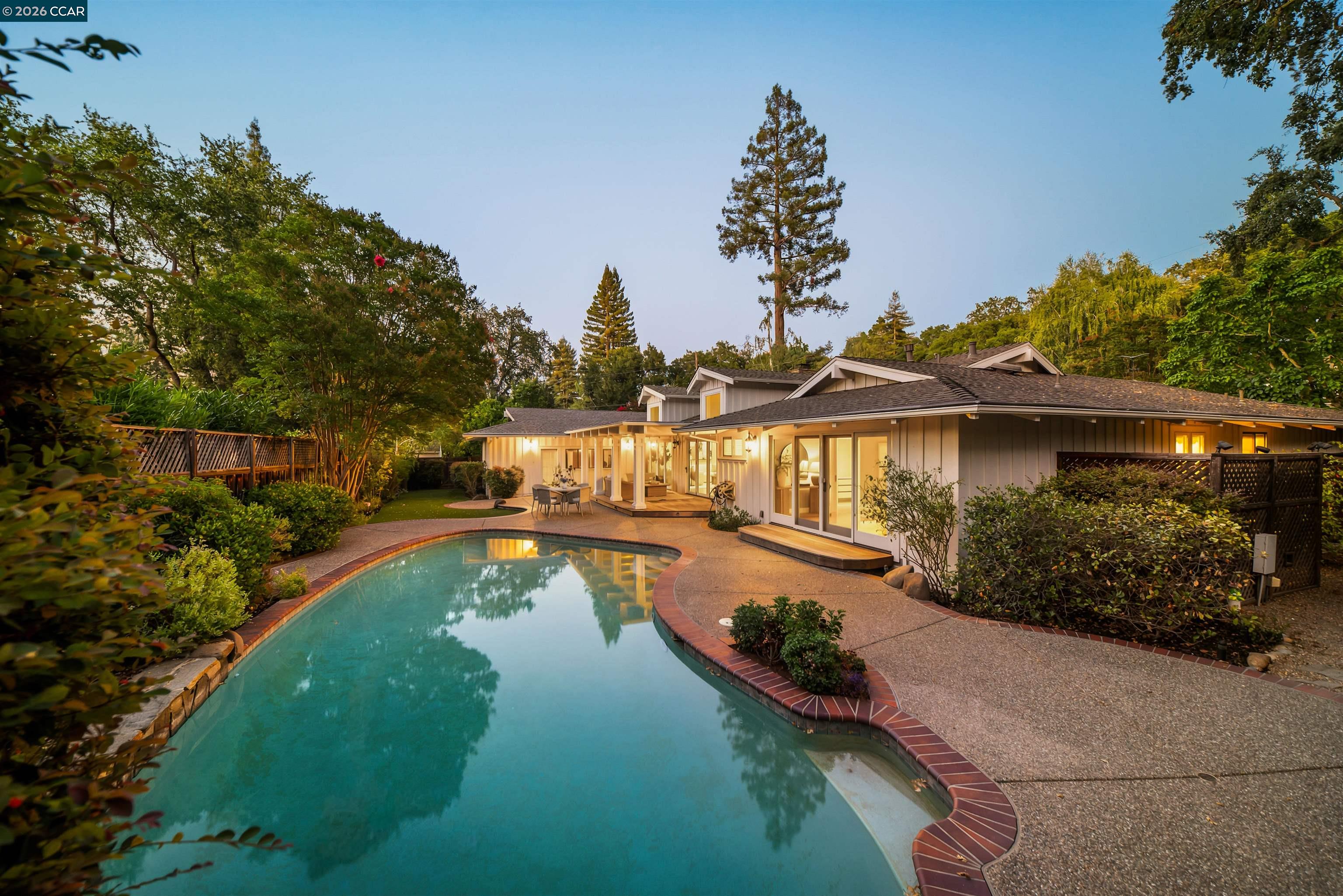 250 La Serena Ave