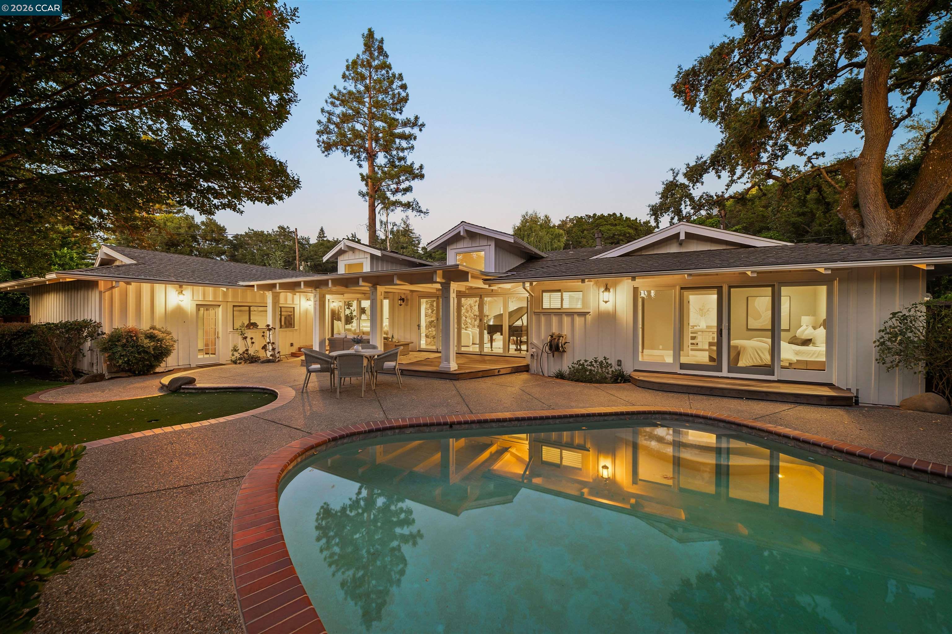 250 La Serena Ave