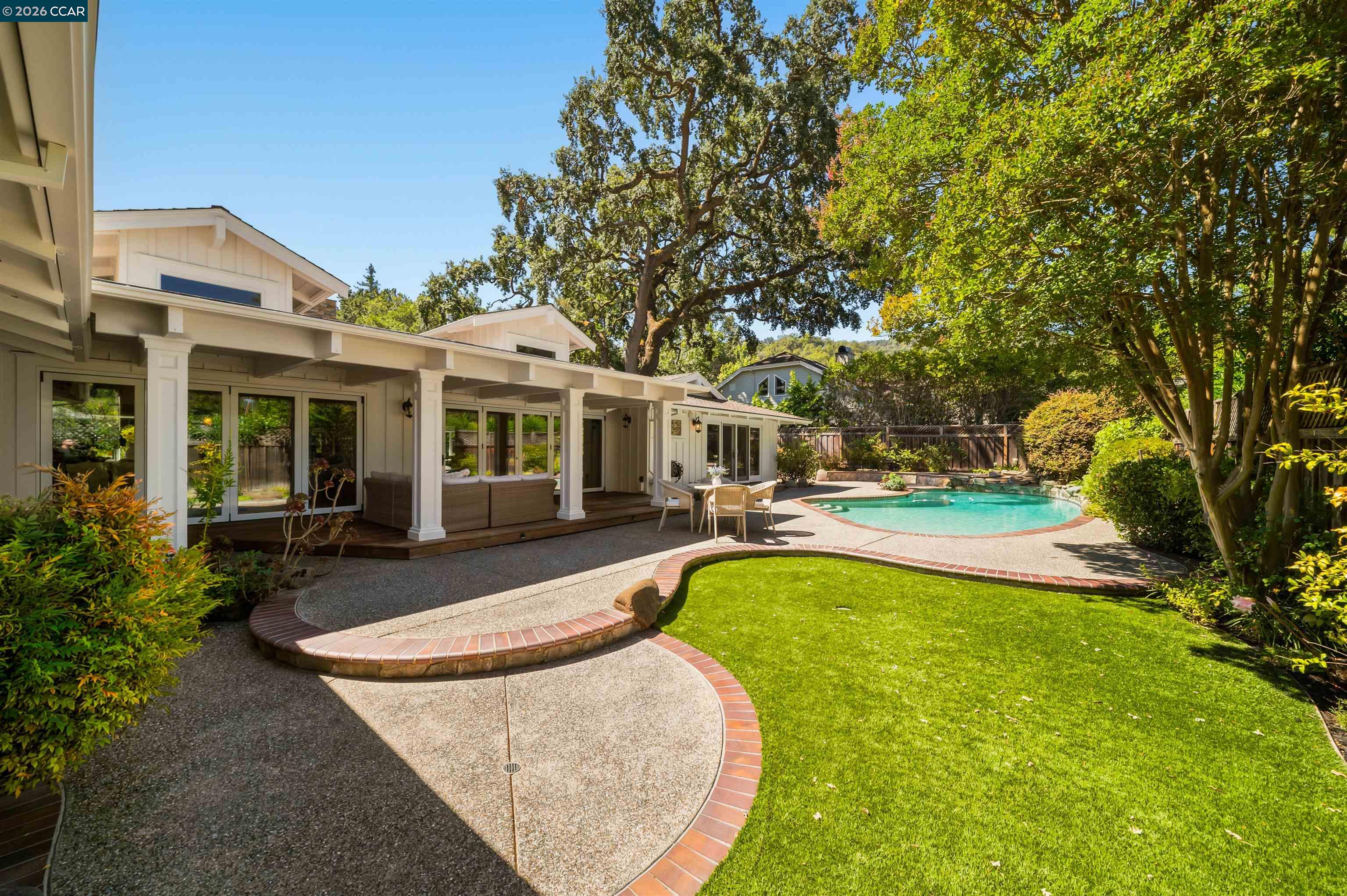 250 La Serena Ave