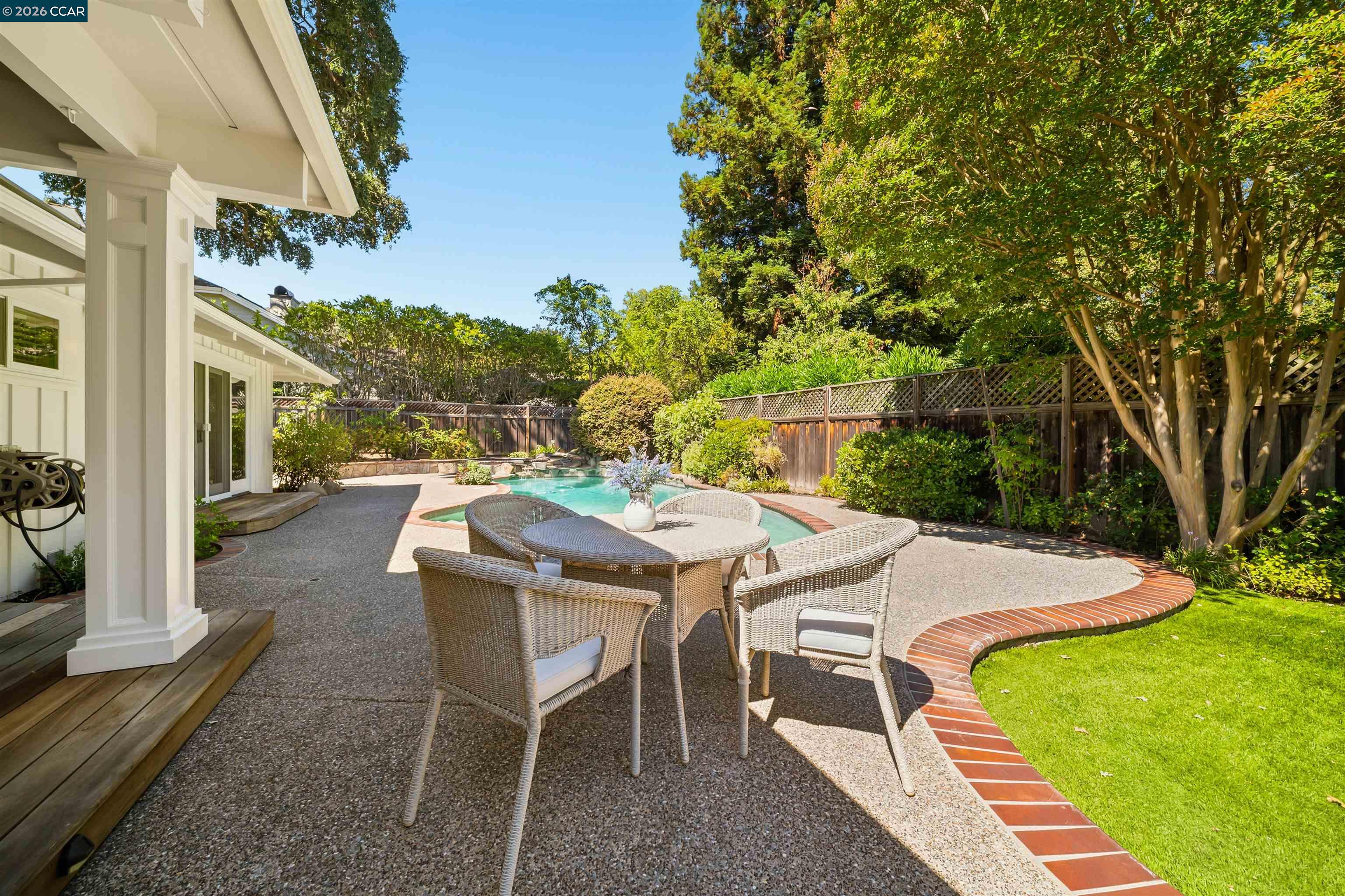 250 La Serena Ave