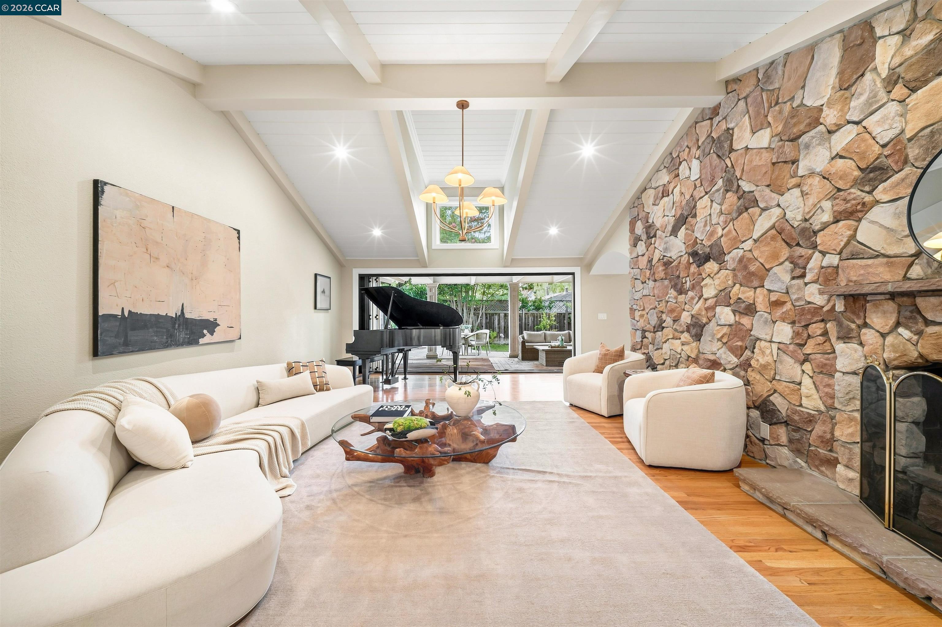 250 La Serena Ave