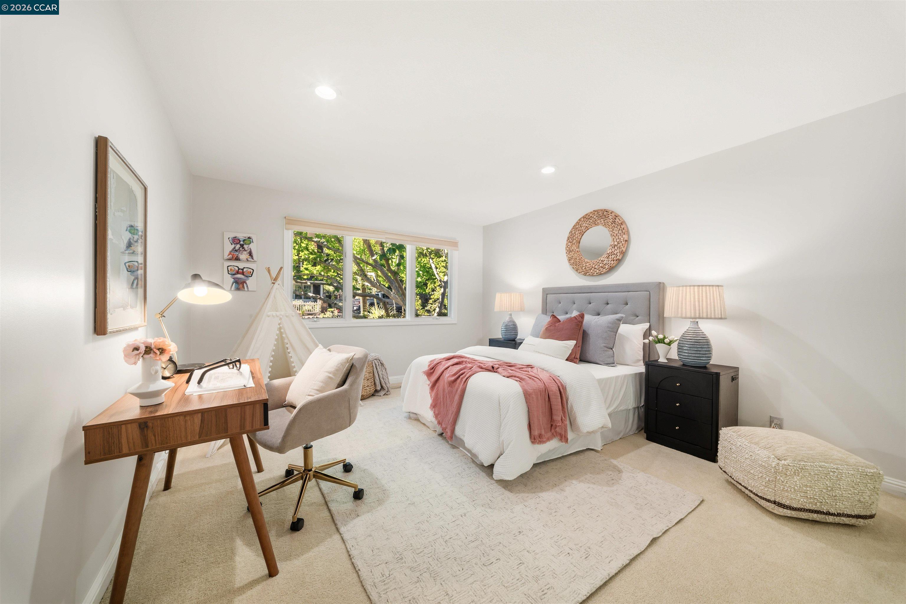 250 La Serena Ave