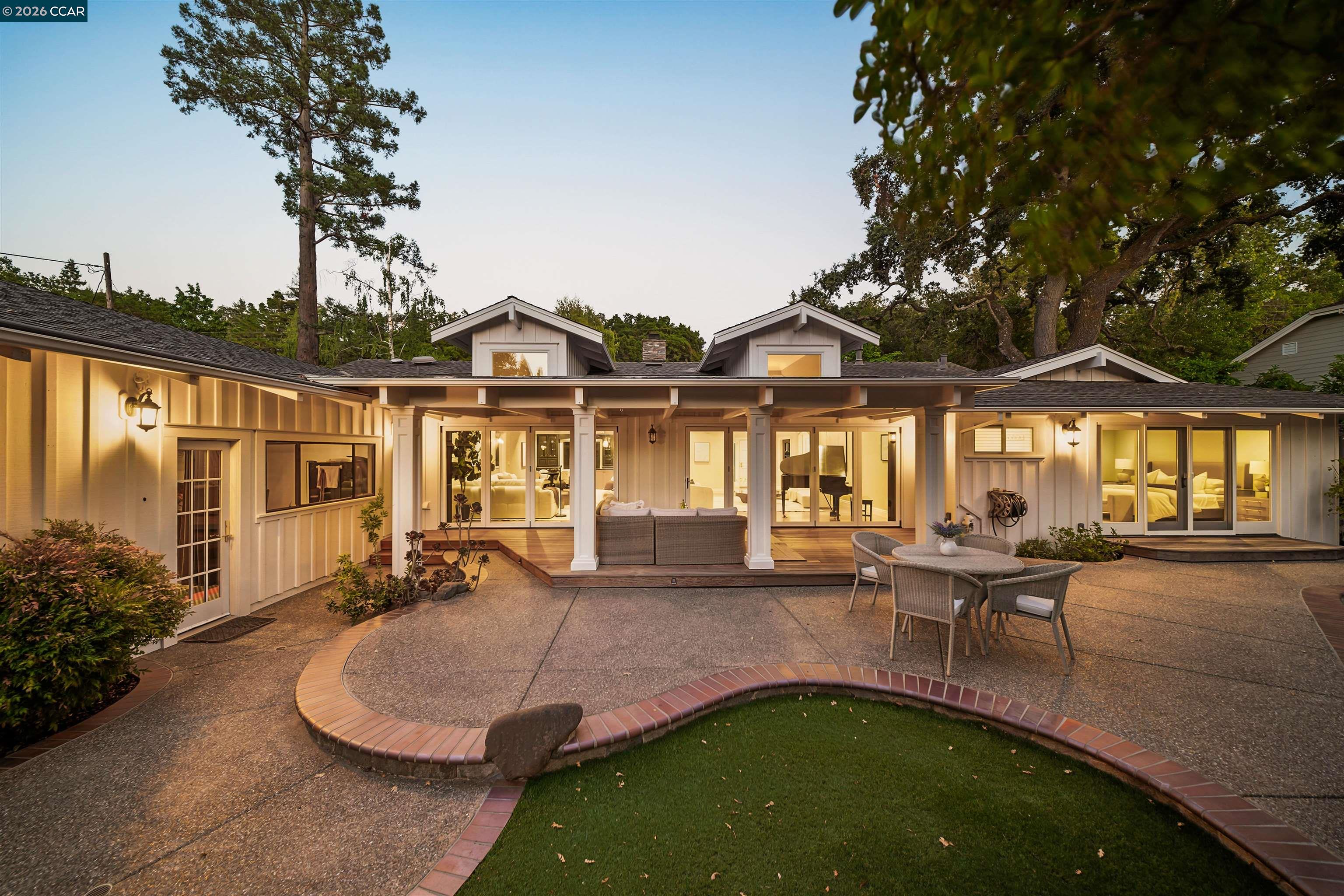 250 La Serena Ave