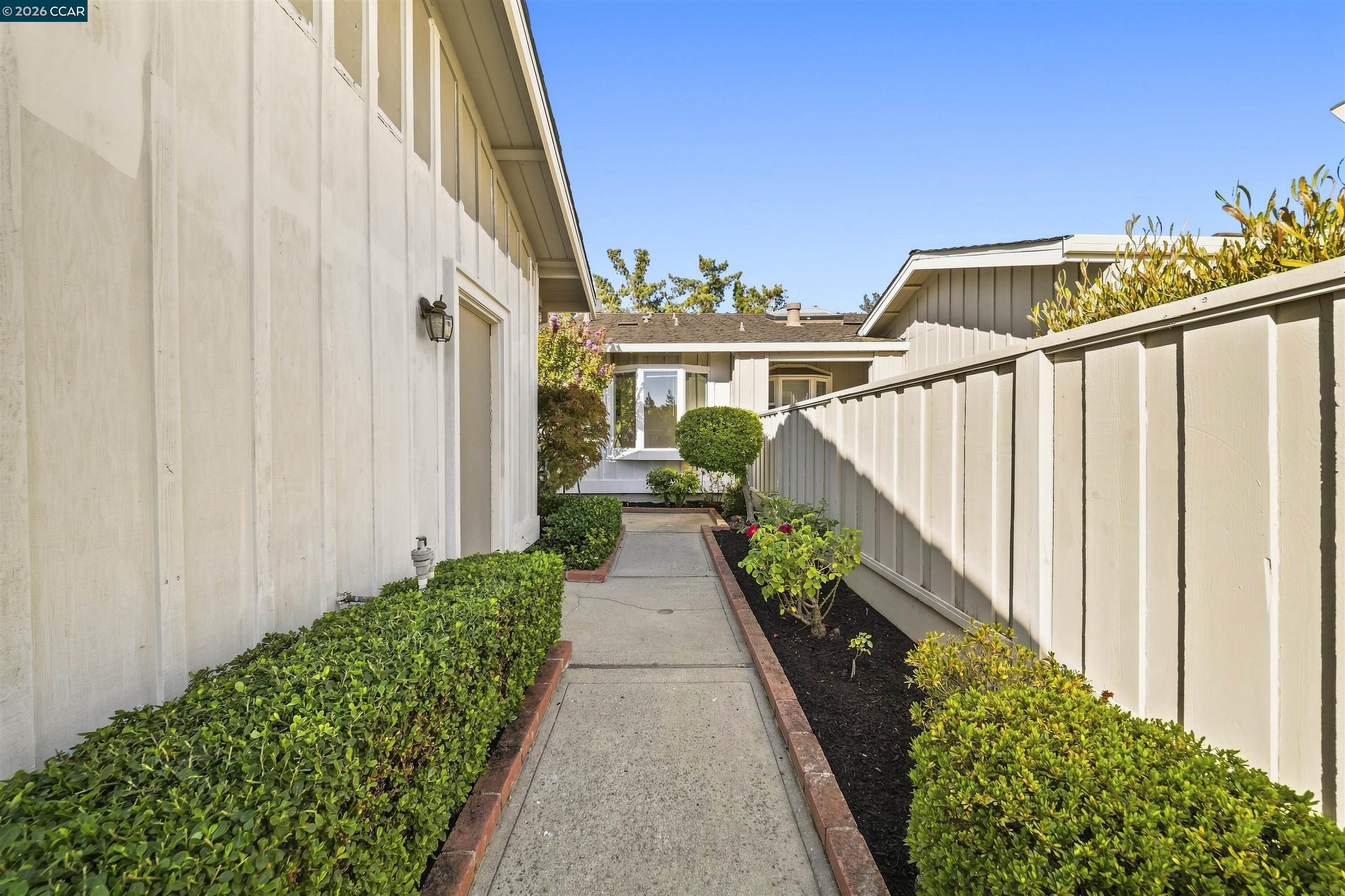 2124 Presidio Ct